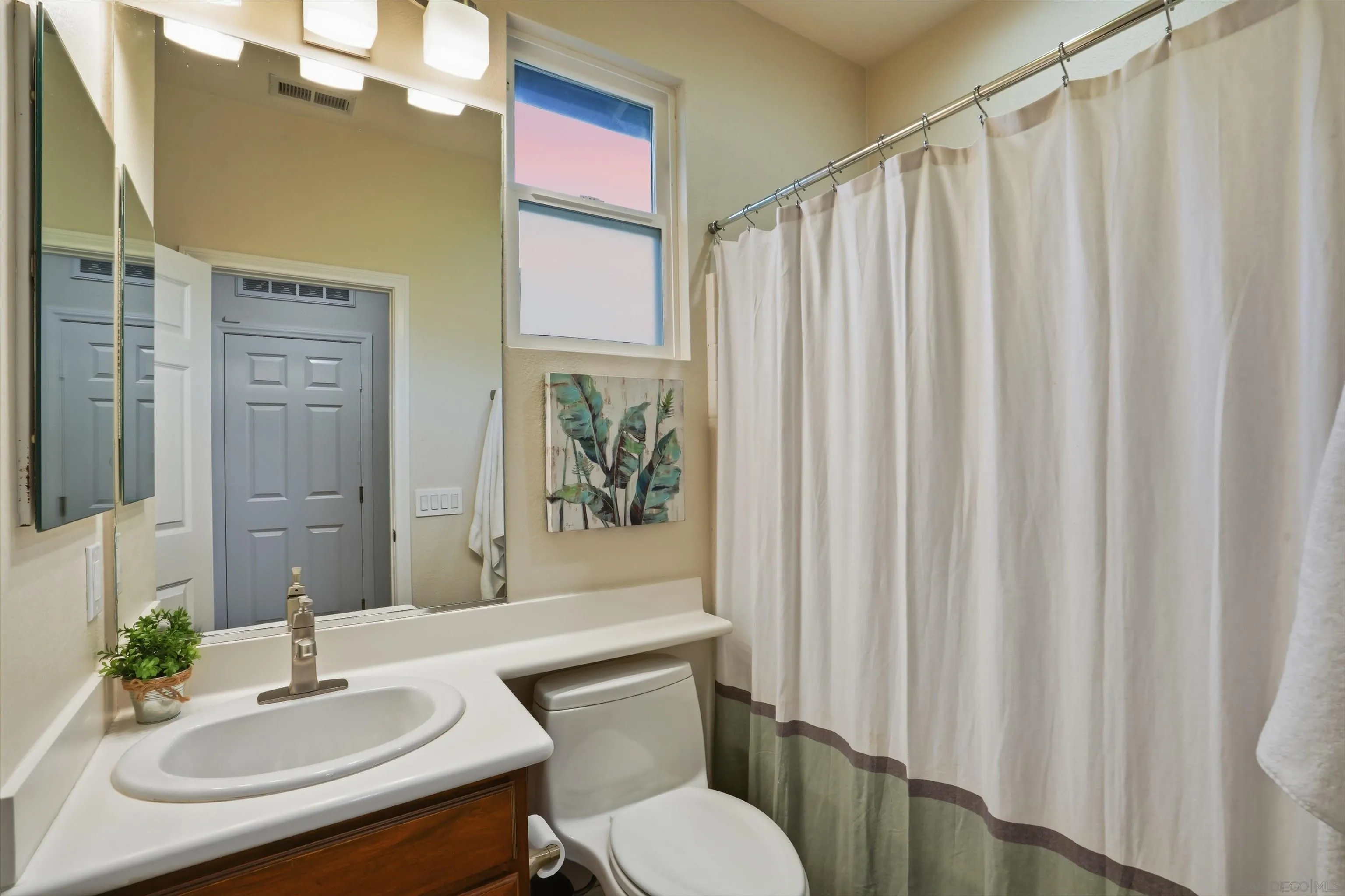 https://cdn.realtyfeed.com/cdn/127/260007703/17f0e5c35454ffa7f220fd9204852501.webp