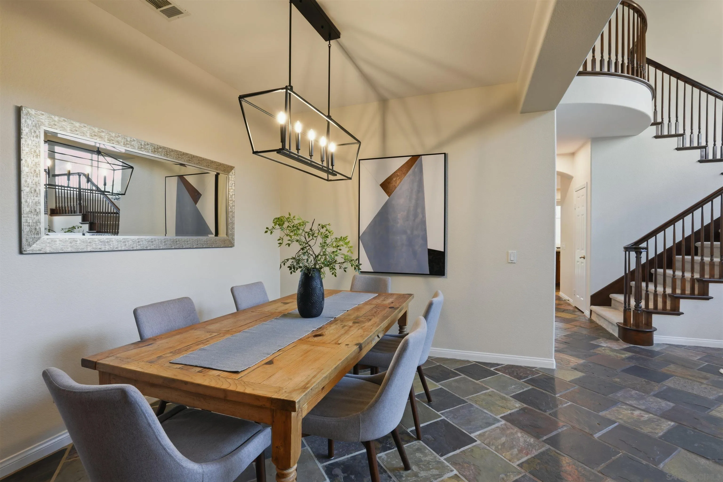 https://cdn.realtyfeed.com/cdn/127/260007703/4f785e97d9e6383e7373435db01dea03.webp