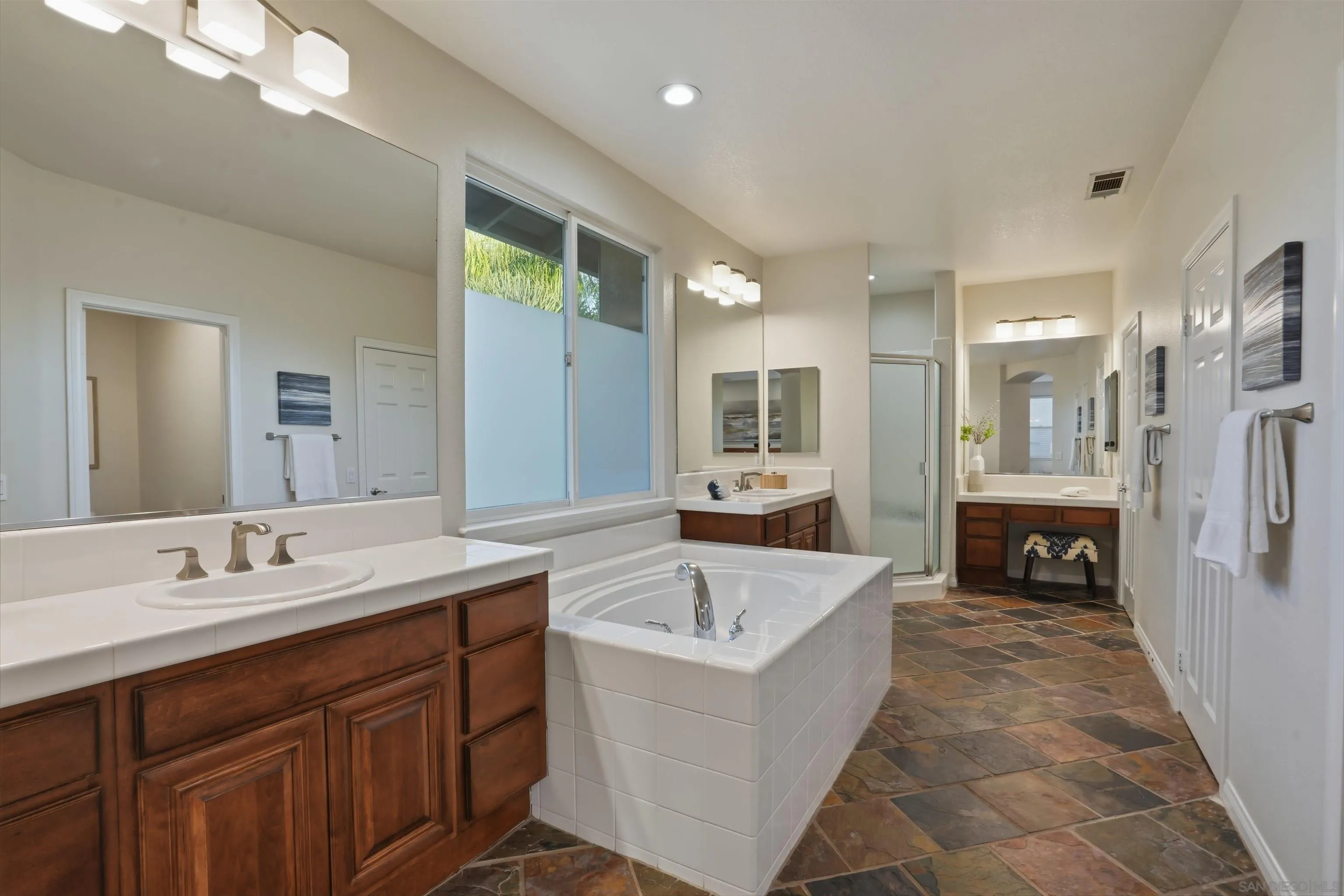 https://cdn.realtyfeed.com/cdn/127/260007703/e16448fdf283ce6767d1a7364b2b350c.webp
