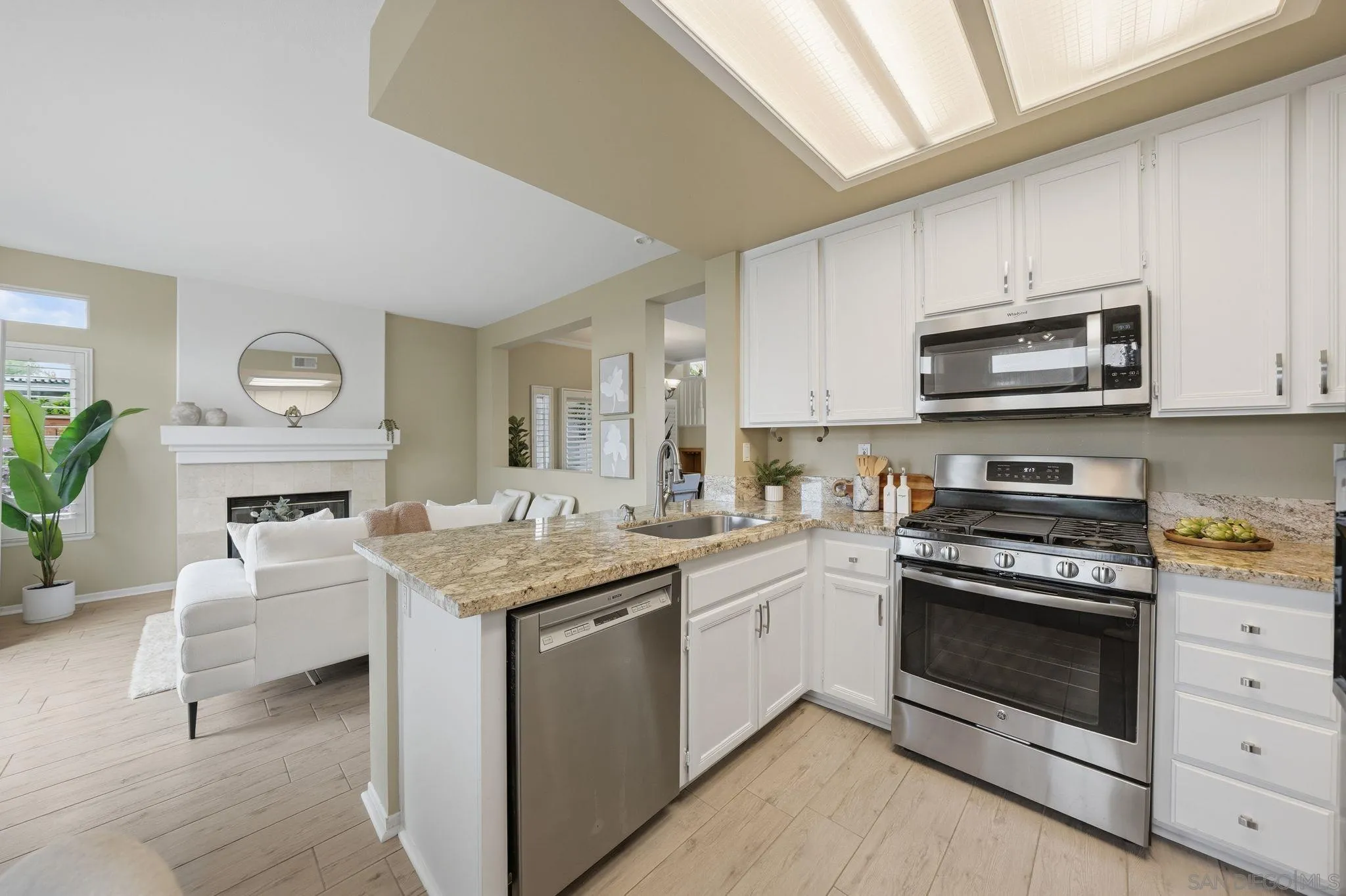 https://cdn.realtyfeed.com/cdn/127/260007704/2da855c56ad651c2fe3efc75fb77a00b.webp