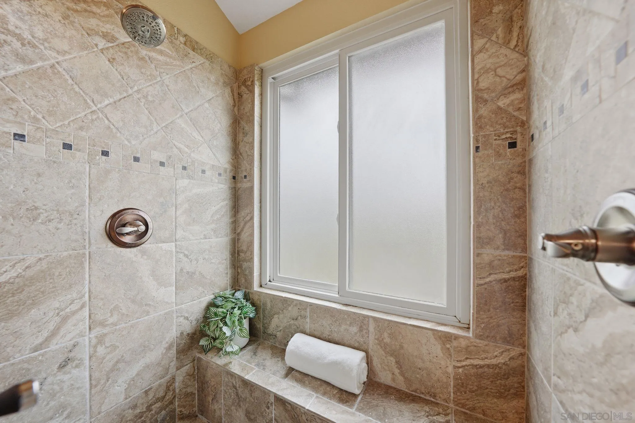 https://cdn.realtyfeed.com/cdn/127/260007704/6f61476480bb9bbfb9e4c96fe20f290b.webp