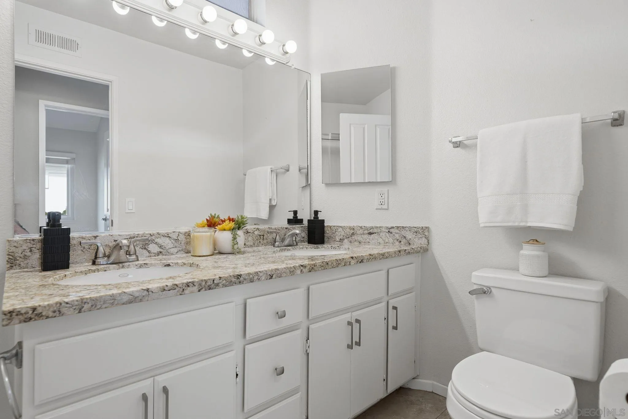 https://cdn.realtyfeed.com/cdn/127/260007704/8b9731bbb9f2550720802bf8831fa1d6.webp