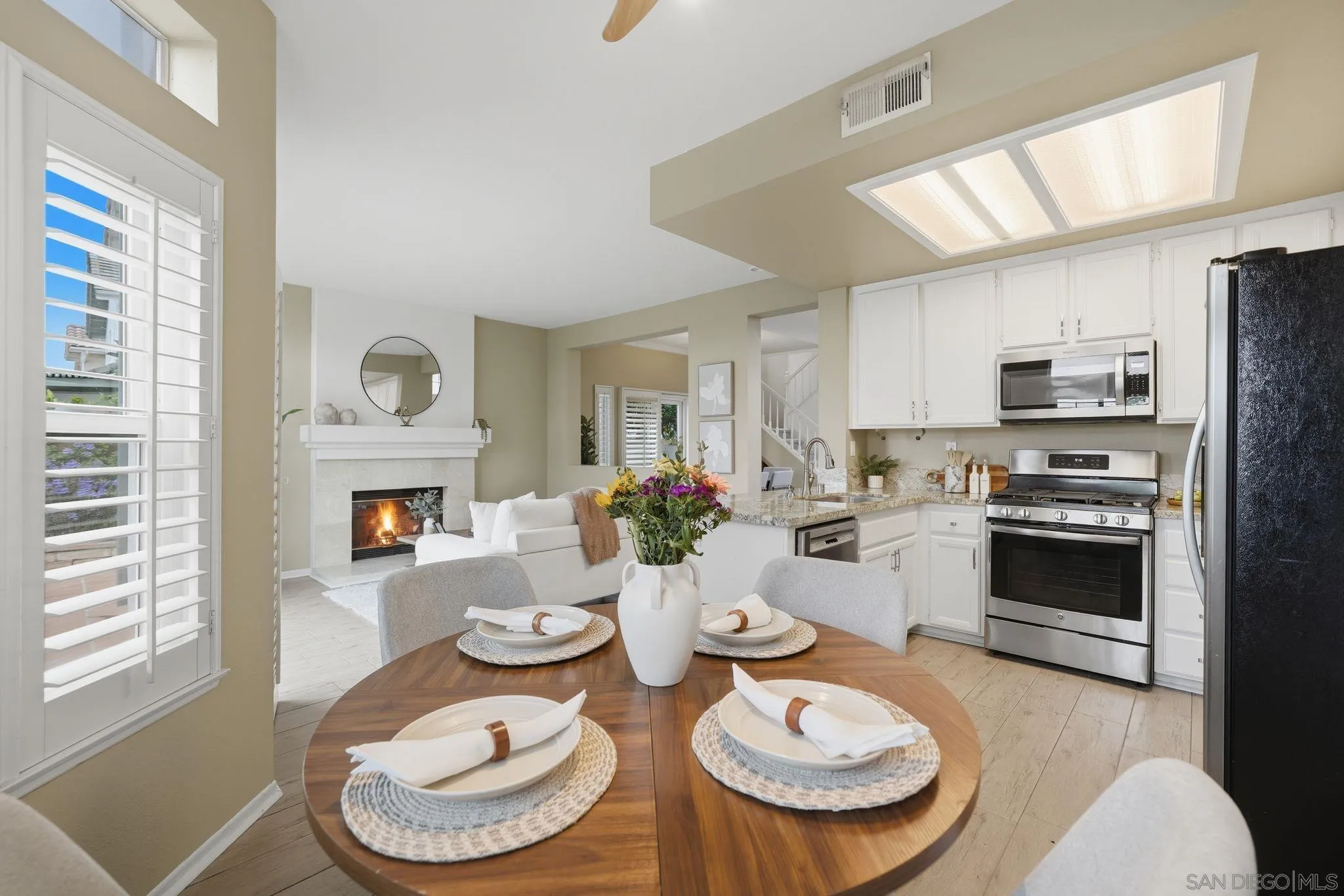 https://cdn.realtyfeed.com/cdn/127/260007704/aa931c2fb55bd28adbcbc9beffd8a22c.webp
