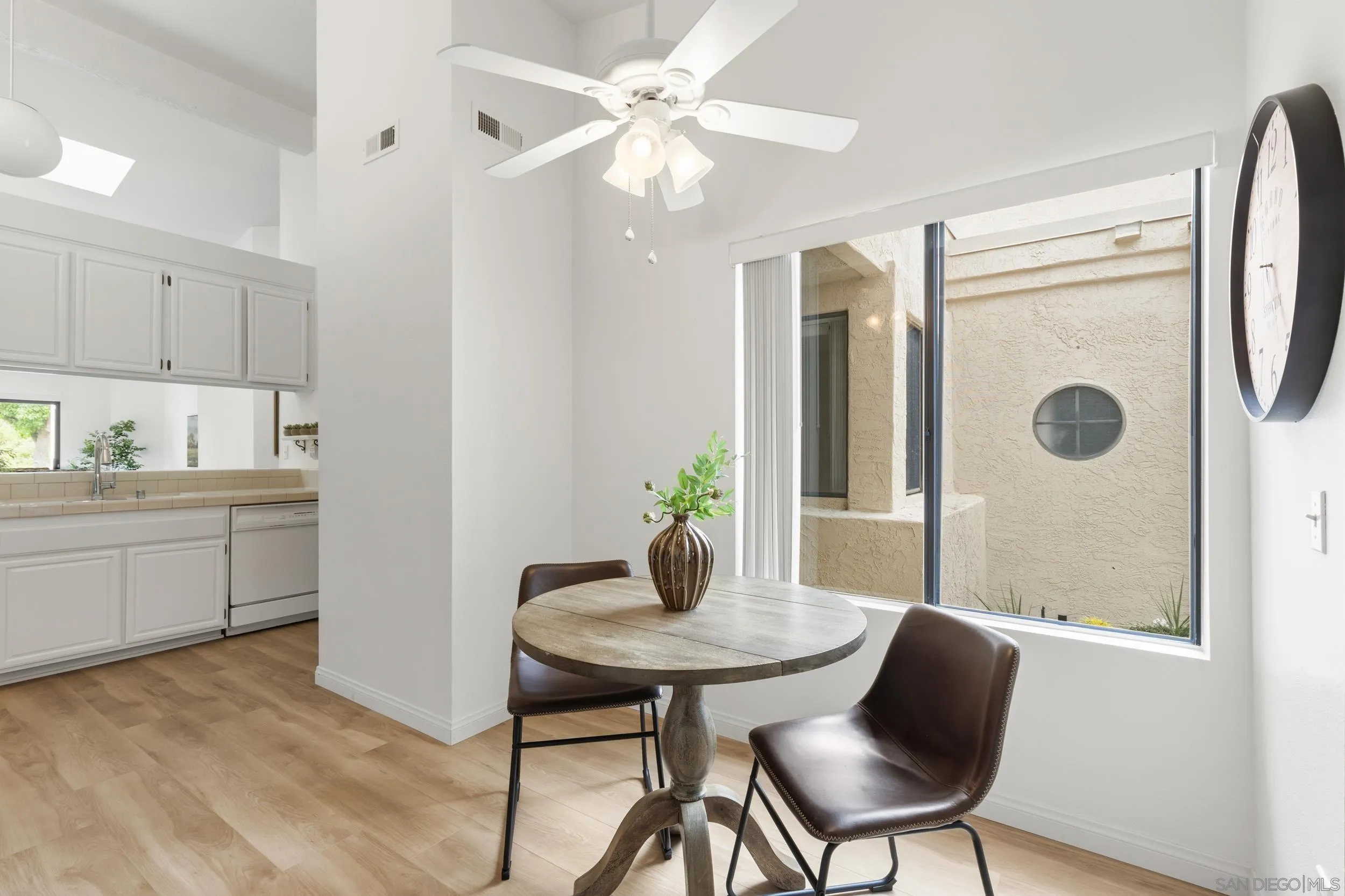 https://cdn.realtyfeed.com/cdn/127/260007709/01f2414d9b6587a7cfad8d7e6e7770c6.webp