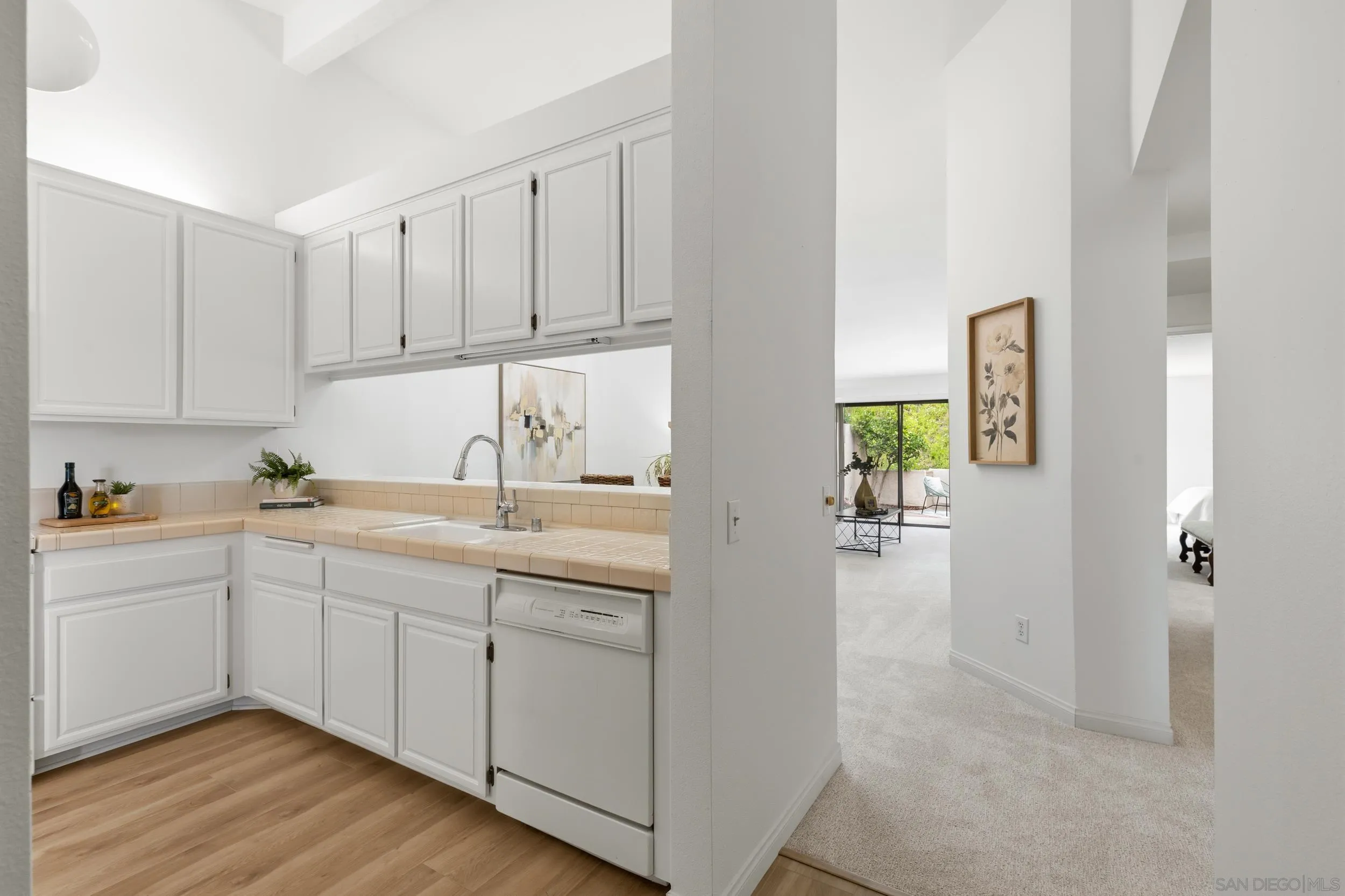 https://cdn.realtyfeed.com/cdn/127/260007709/2f8477be609eadaf0b3e888478c74e77.webp