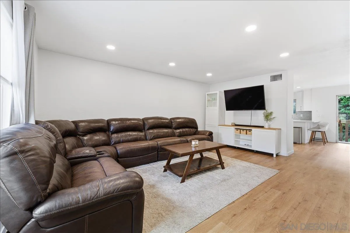 Photo #8: 260007716 Listing: Photo #8