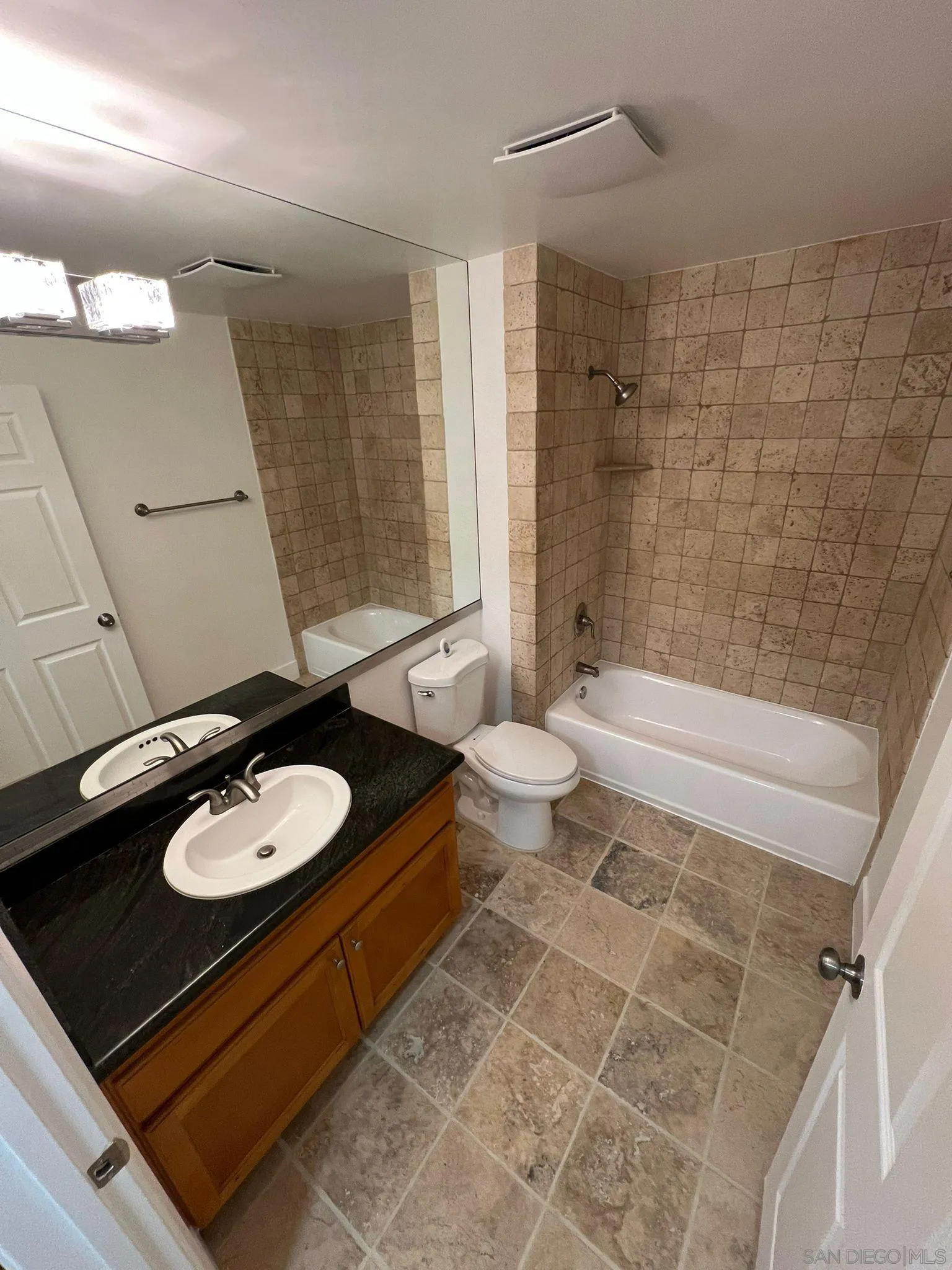 https://cdn.realtyfeed.com/cdn/127/260007720/7f5e5cb0f329f8371f477d3a3274df0d.webp