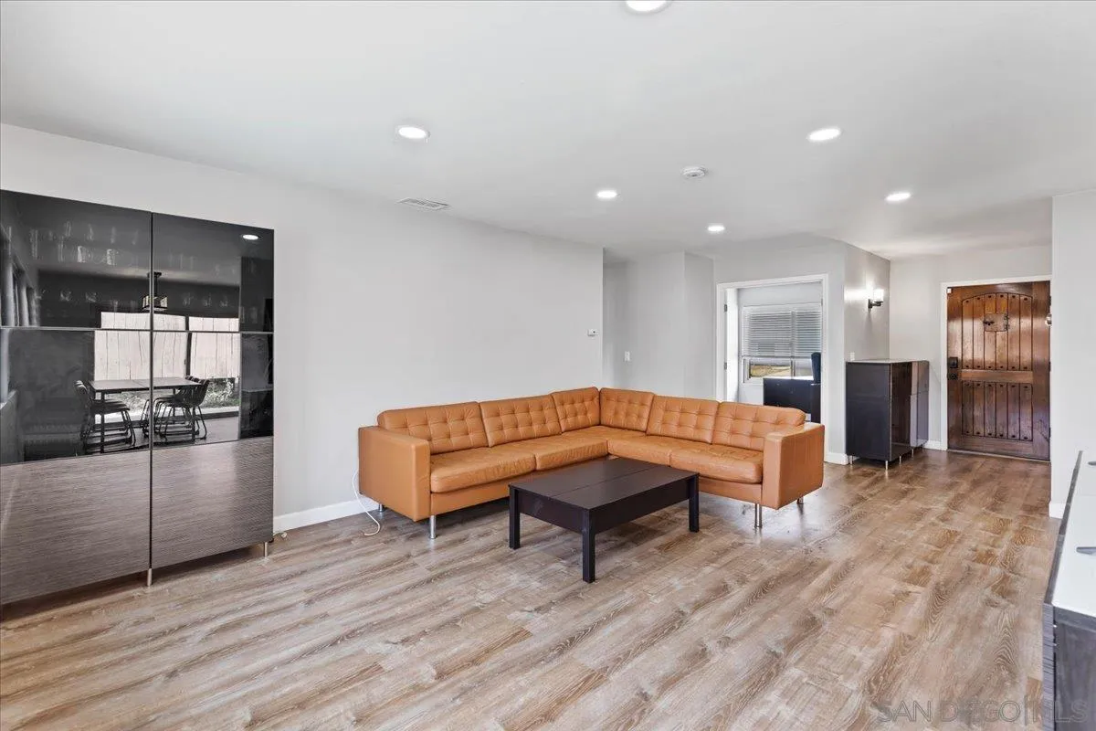 https://cdn.realtyfeed.com/cdn/127/260007721/2fb61f7a63bf956ffa314e4707749727.webp