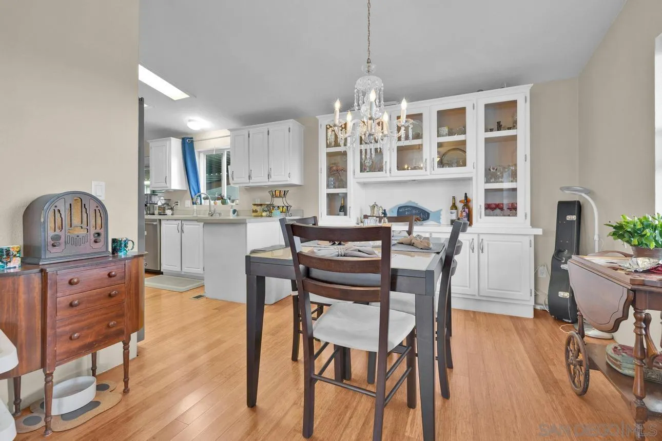 https://cdn.realtyfeed.com/cdn/127/260007723/ca27e33c637b84ce65b3e5d93922fbb8.webp