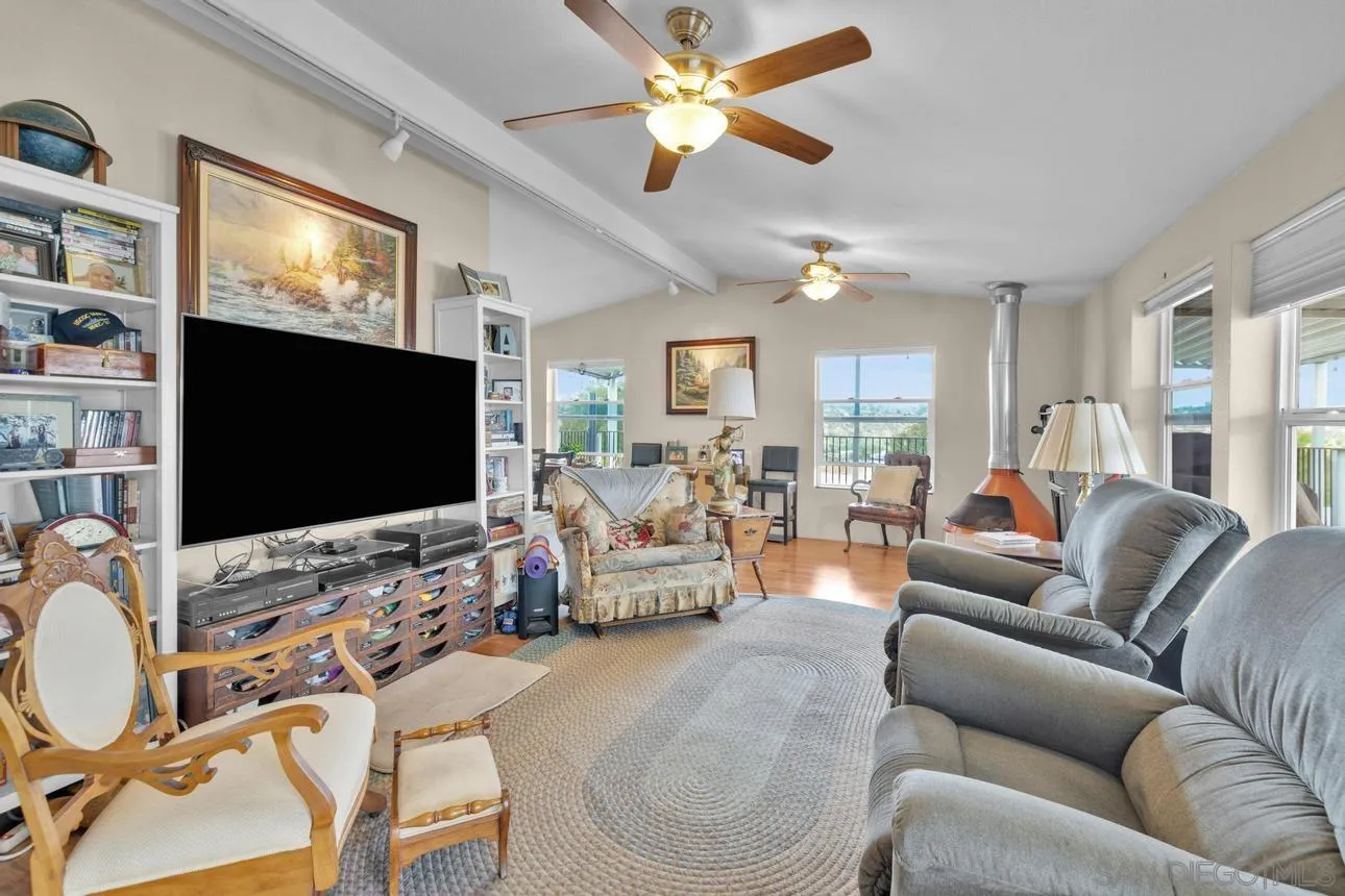 https://cdn.realtyfeed.com/cdn/127/260007723/fc42b667df8ac9a103e8e6ba7b3460a6.webp