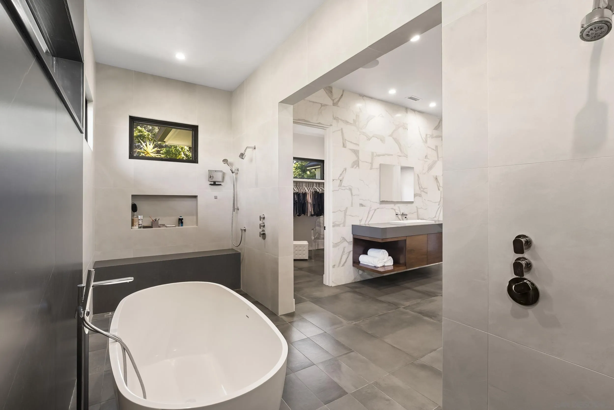 https://cdn.realtyfeed.com/cdn/127/260007726/429378fb42bb4aaf0a33e695c7d067fe.webp