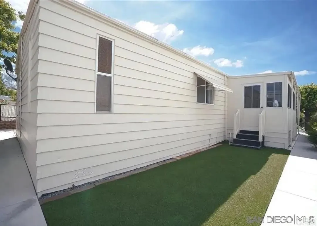 https://cdn.realtyfeed.com/cdn/127/260007732/f240771f998e4317c76dc16cb321f766.webp