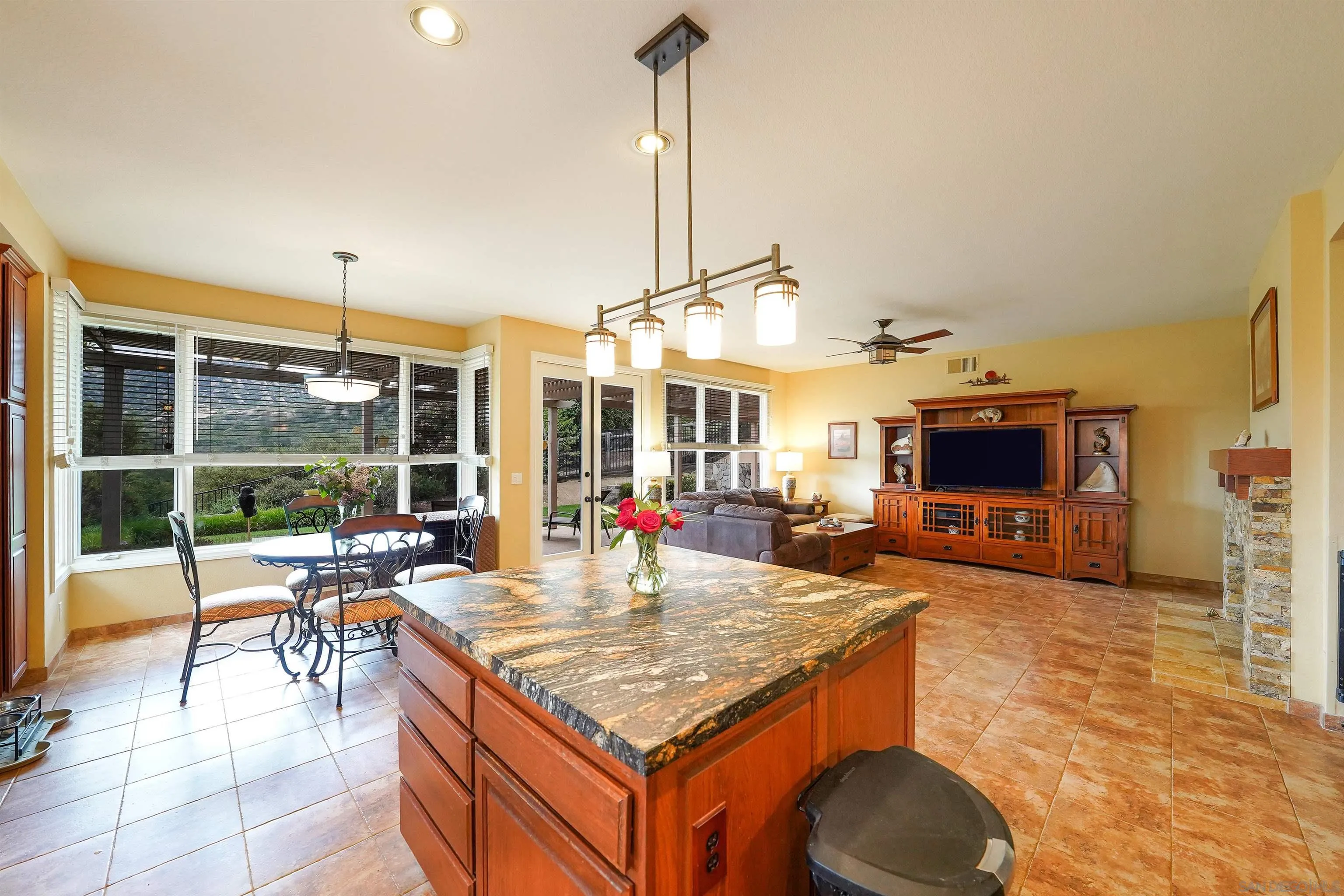 https://cdn.realtyfeed.com/cdn/127/260007736/90f2c98168504416bd621449bfc4b17e.webp