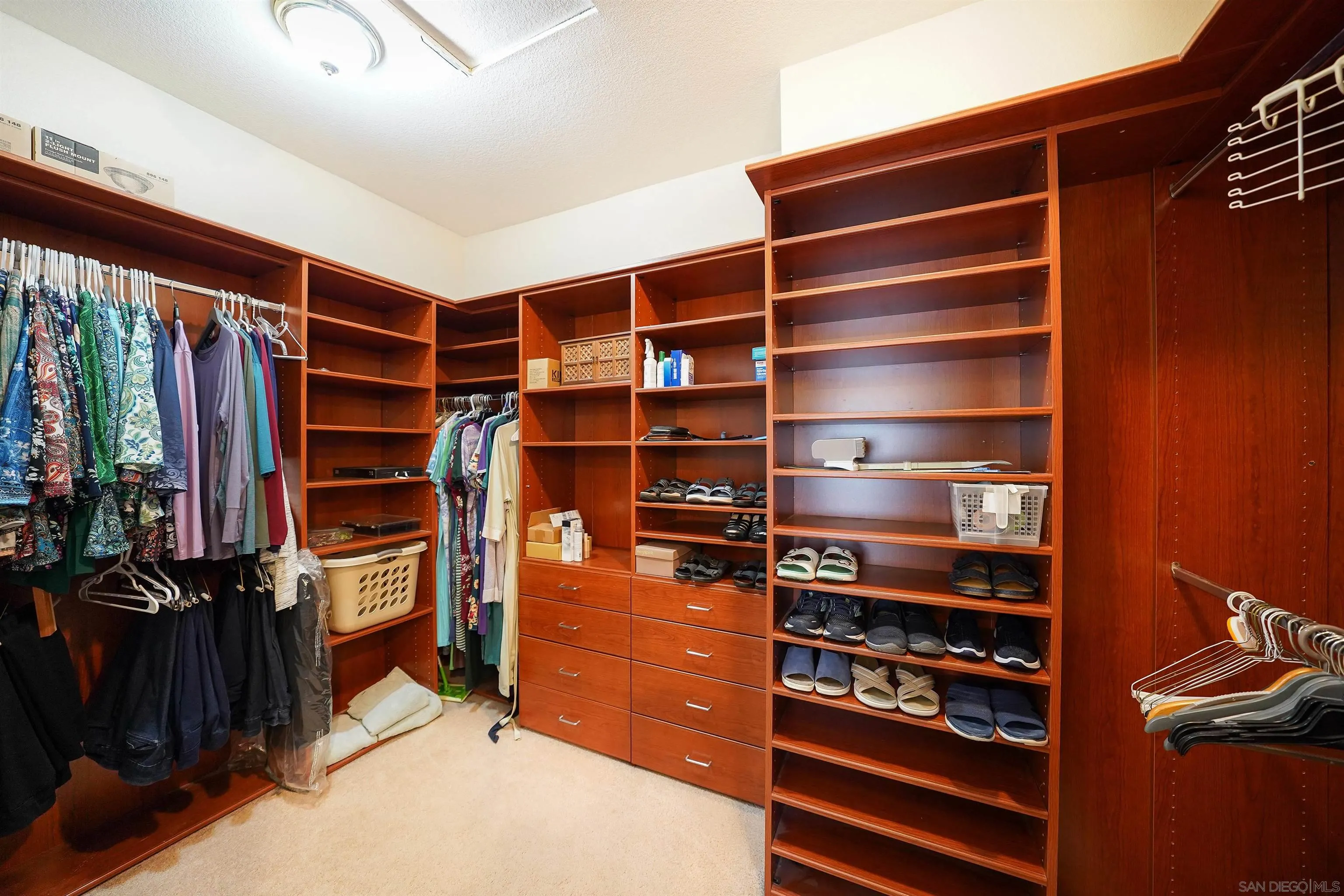 https://cdn.realtyfeed.com/cdn/127/260007736/b952b70bcd8401b814ad879eed32f6eb.webp