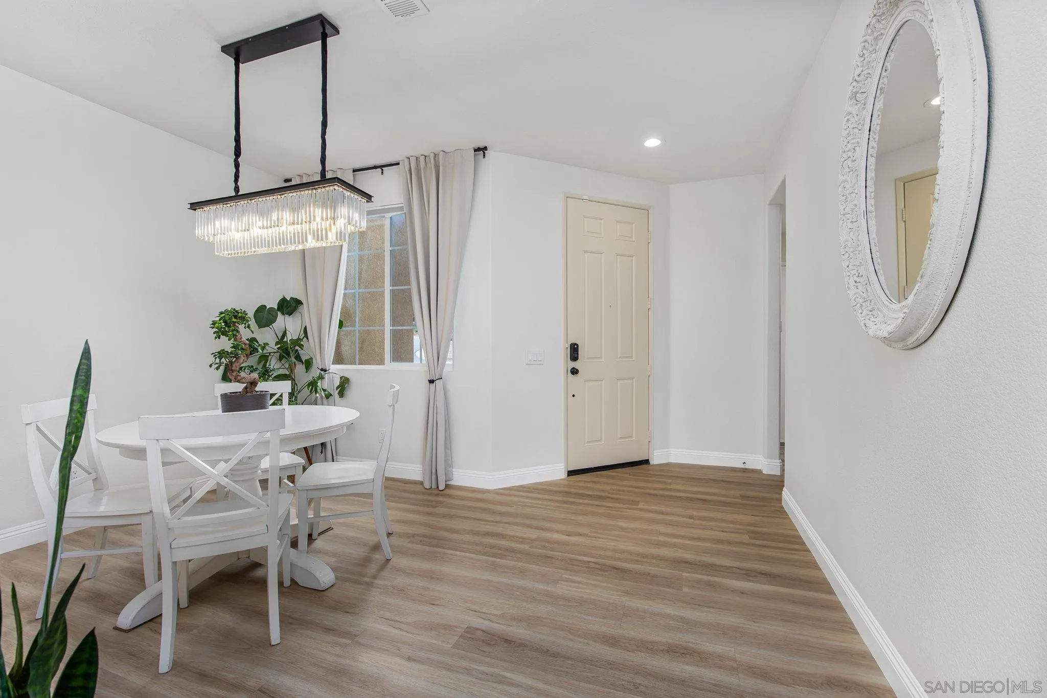 https://cdn.realtyfeed.com/cdn/127/260007737/27fec59839e738320ad795f0ca62b9fc.webp