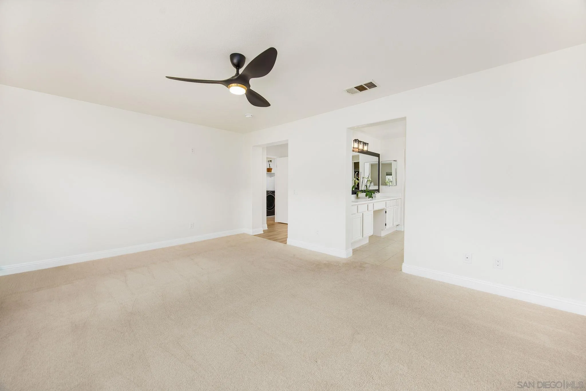 https://cdn.realtyfeed.com/cdn/127/260007737/c7e0a990214c5448813782917fcc6462.webp
