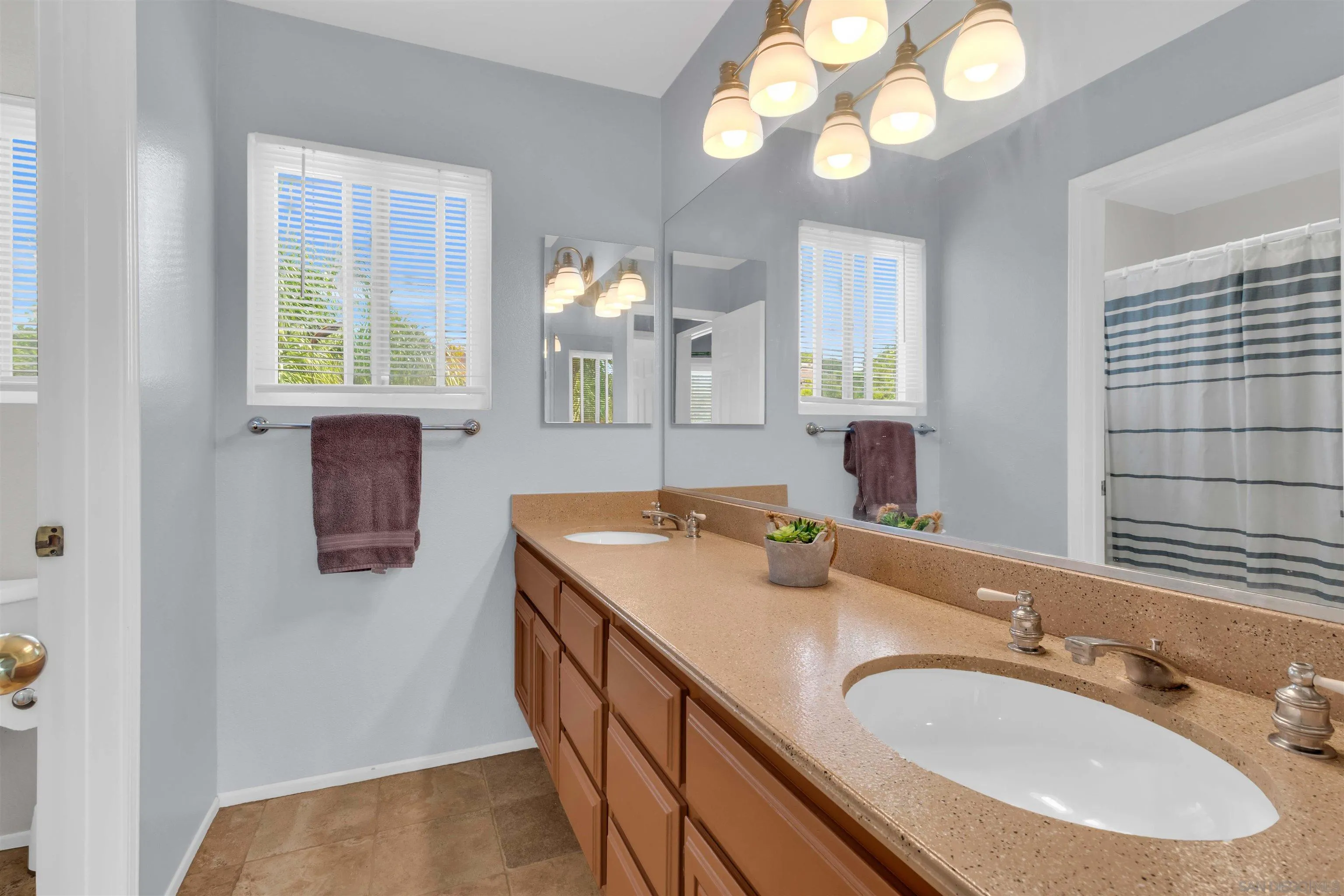 https://cdn.realtyfeed.com/cdn/127/260007741/0c35aa6332dc6b8e3946dccb65e6c37f.webp