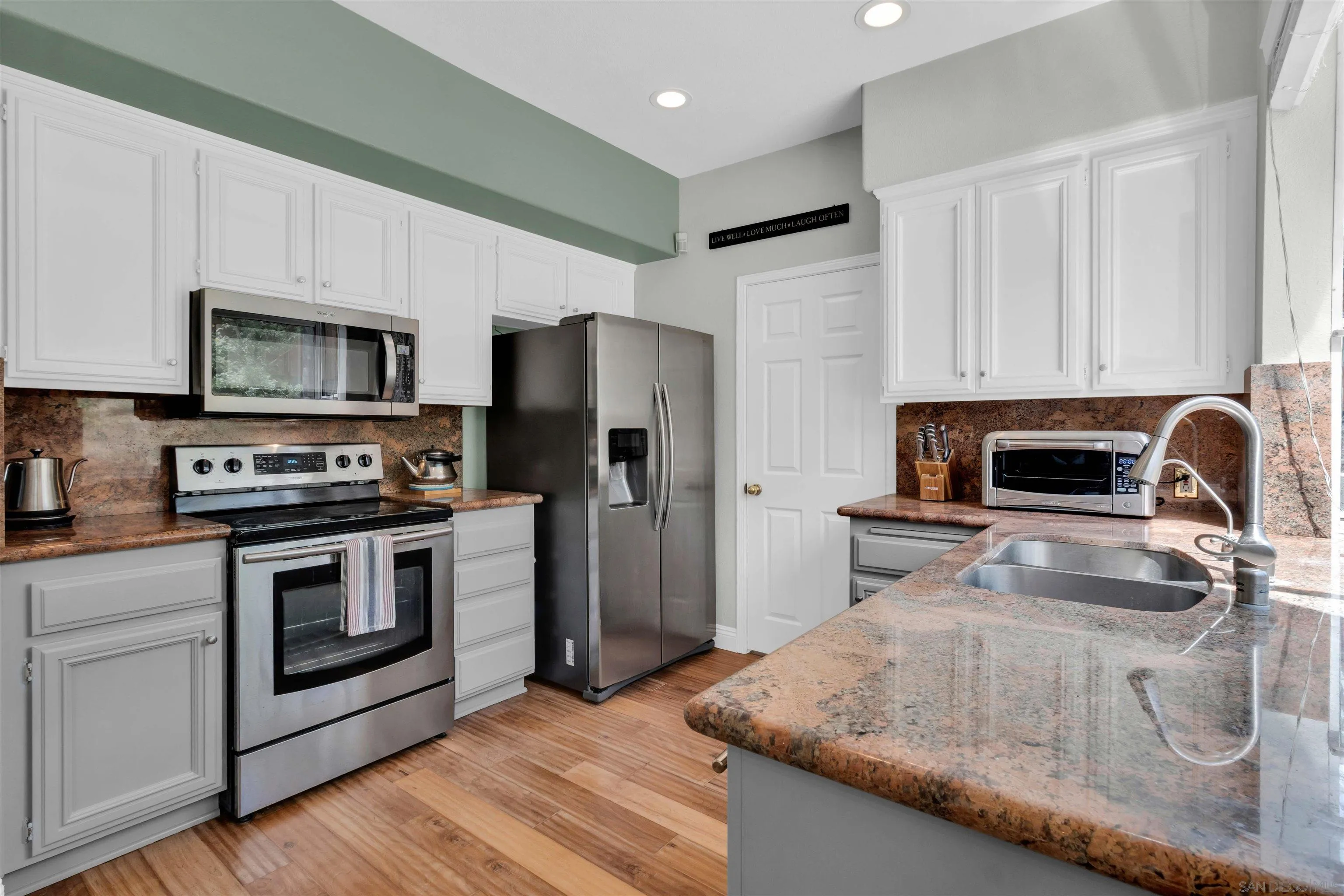 https://cdn.realtyfeed.com/cdn/127/260007741/0ce13a3c90f841a0de705552524790fd.webp