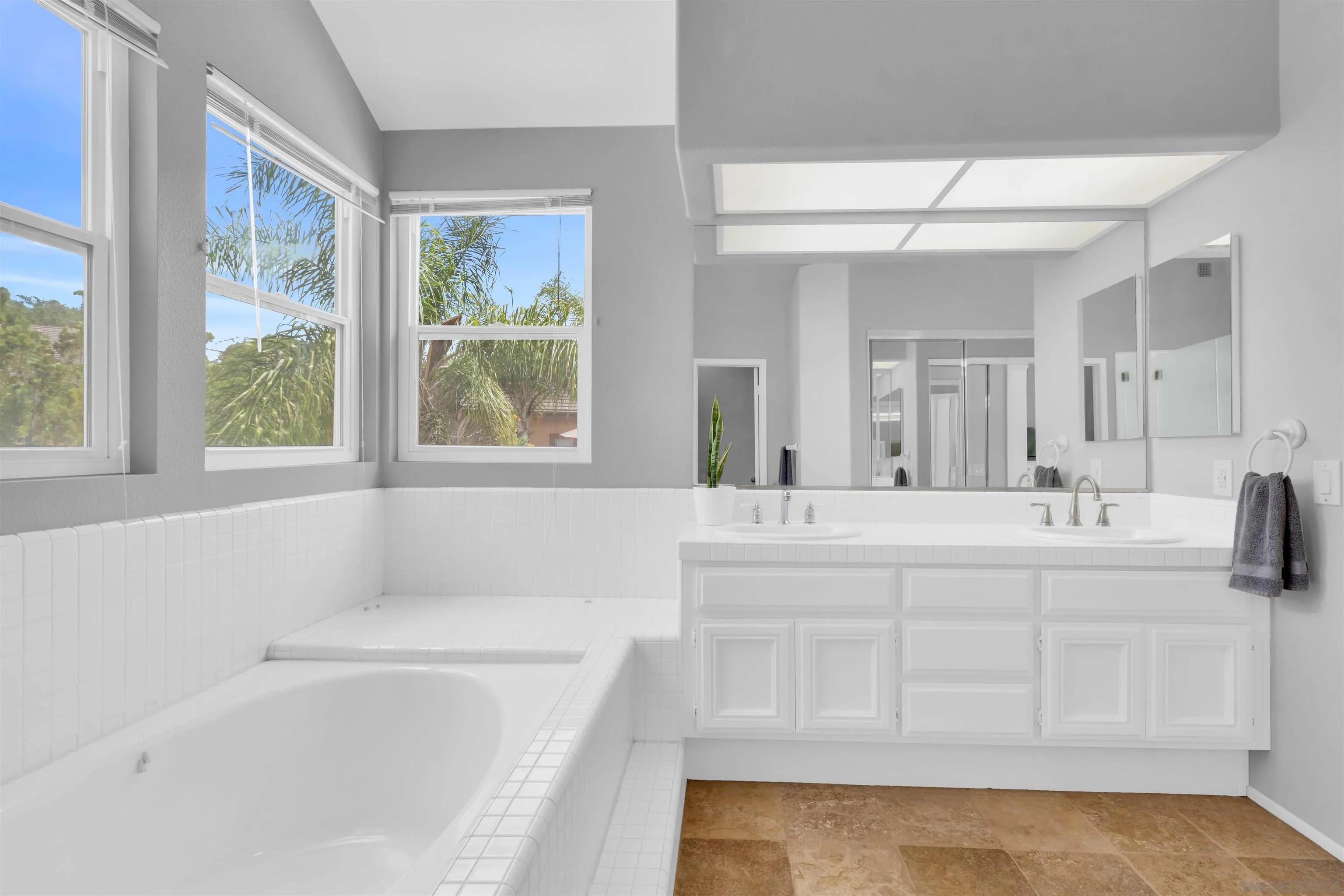 https://cdn.realtyfeed.com/cdn/127/260007741/5e70124c1d258c02c91b99d80f99d25e.webp