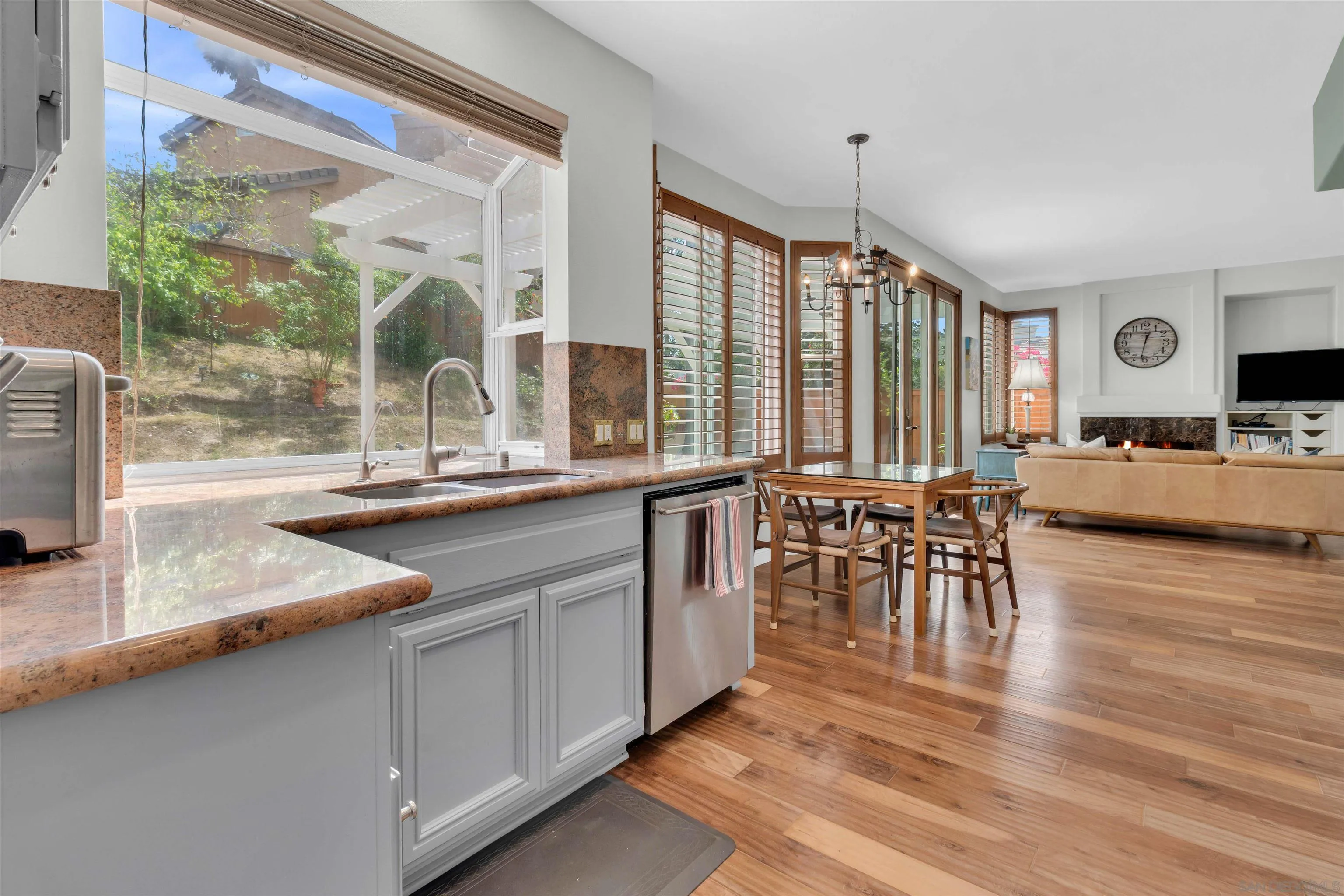 https://cdn.realtyfeed.com/cdn/127/260007741/9cecdd59d822a60201a37401846cd765.webp