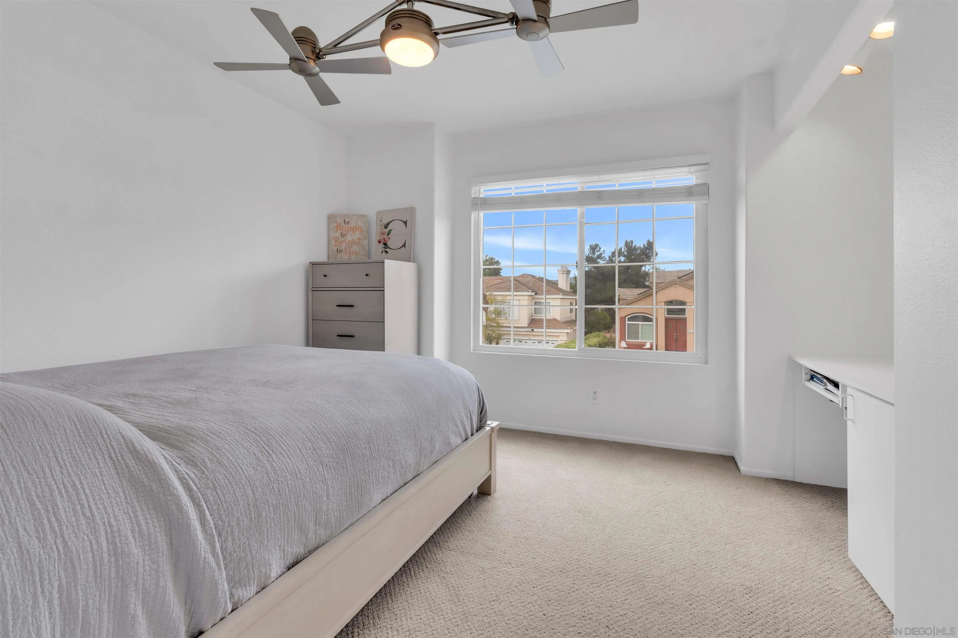 https://cdn.realtyfeed.com/cdn/127/260007741/b0fd74e3e6534c7d54598d74b7838d50.webp