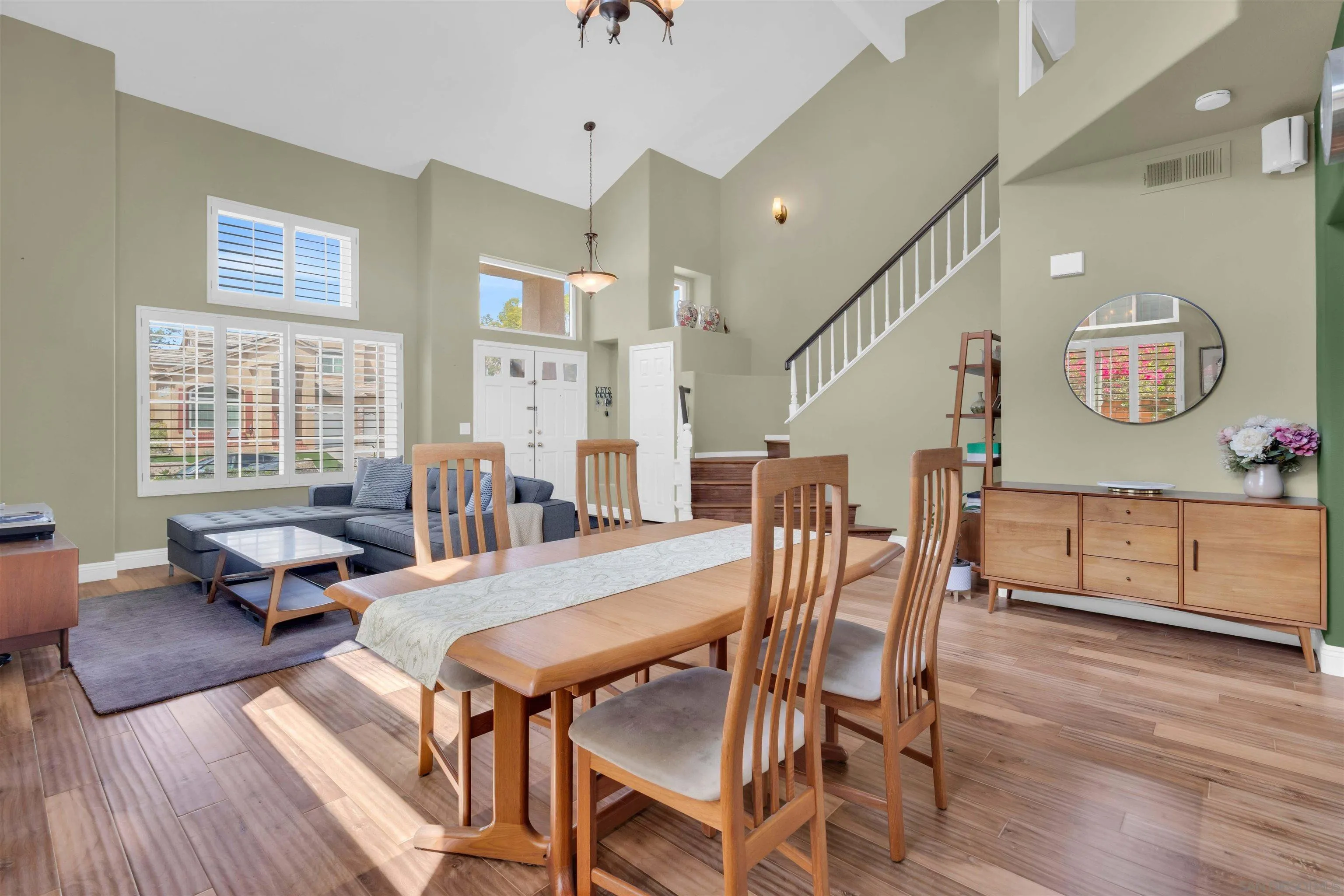 https://cdn.realtyfeed.com/cdn/127/260007741/f2e6199e60c6998563345cb94995f212.webp
