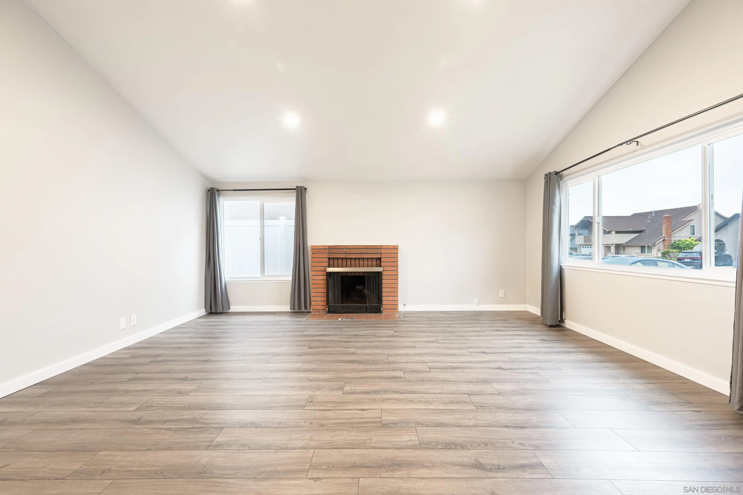 https://cdn.realtyfeed.com/cdn/127/260007742/4af86835d770ac41f0bd391442b66179.webp
