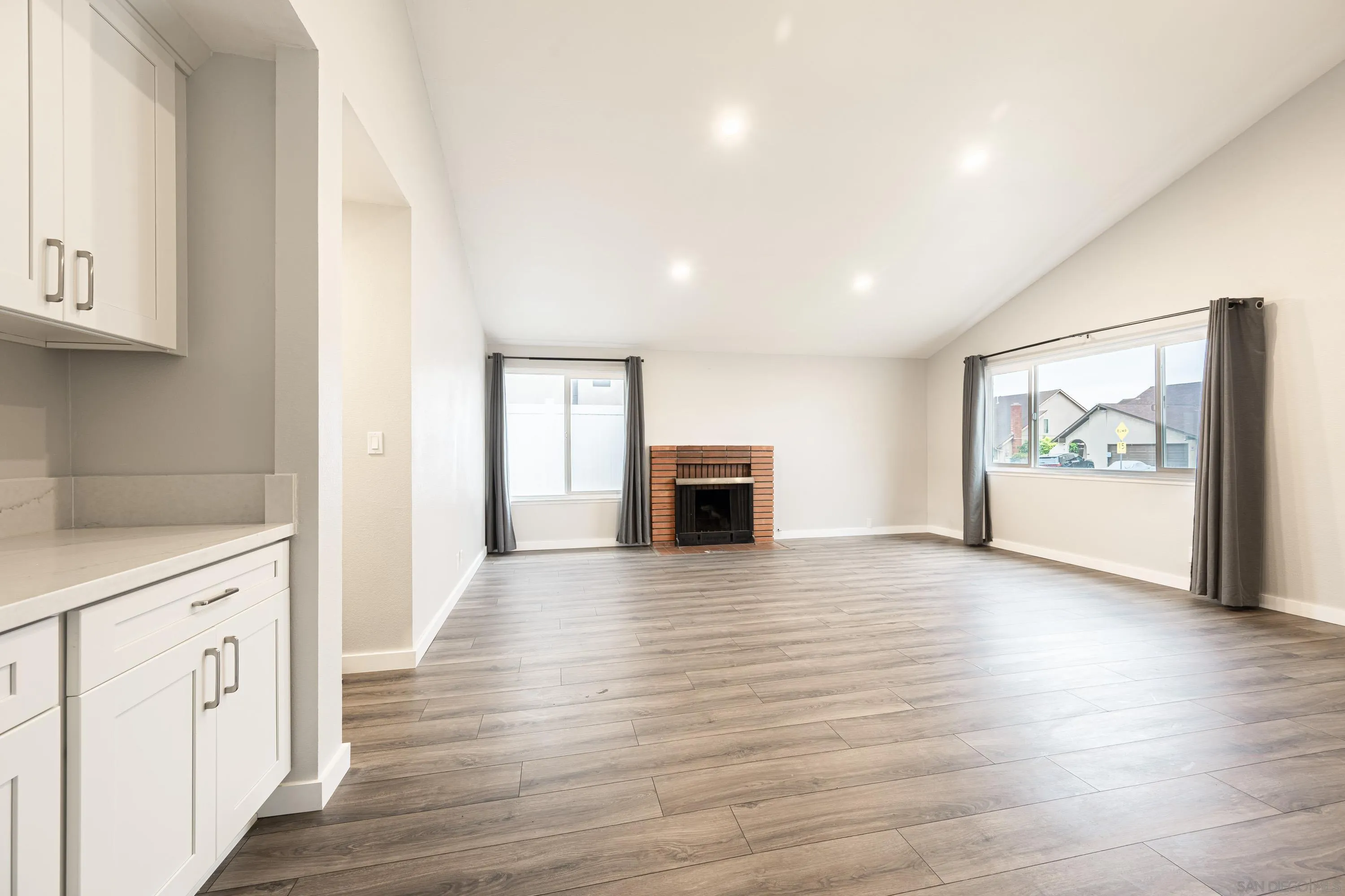https://cdn.realtyfeed.com/cdn/127/260007742/7fb392319cb45b25b953d227f93fc4c4.webp
