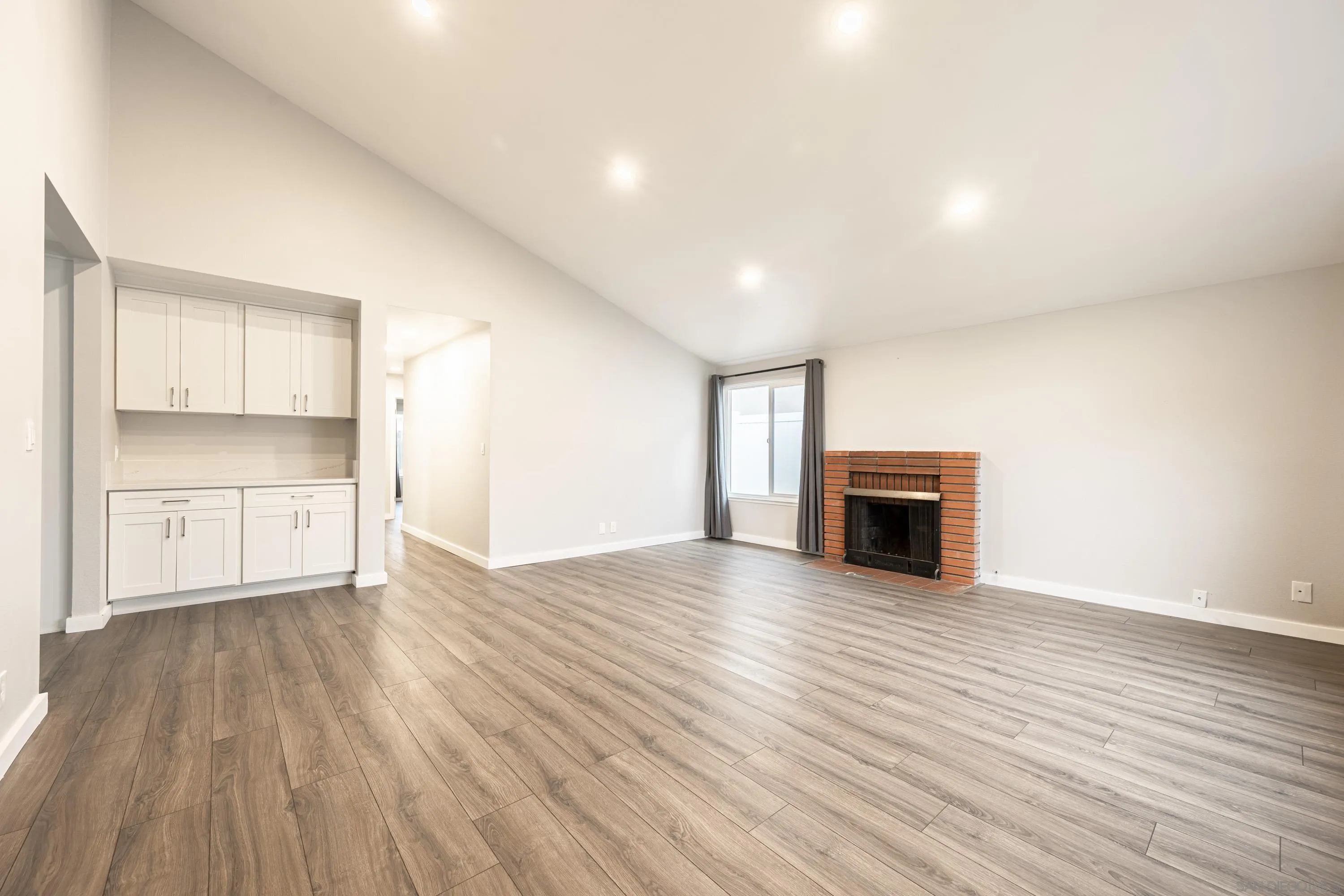 https://cdn.realtyfeed.com/cdn/127/260007742/ee29cdb99c9f41f17cd8c964ac3f51c8.webp
