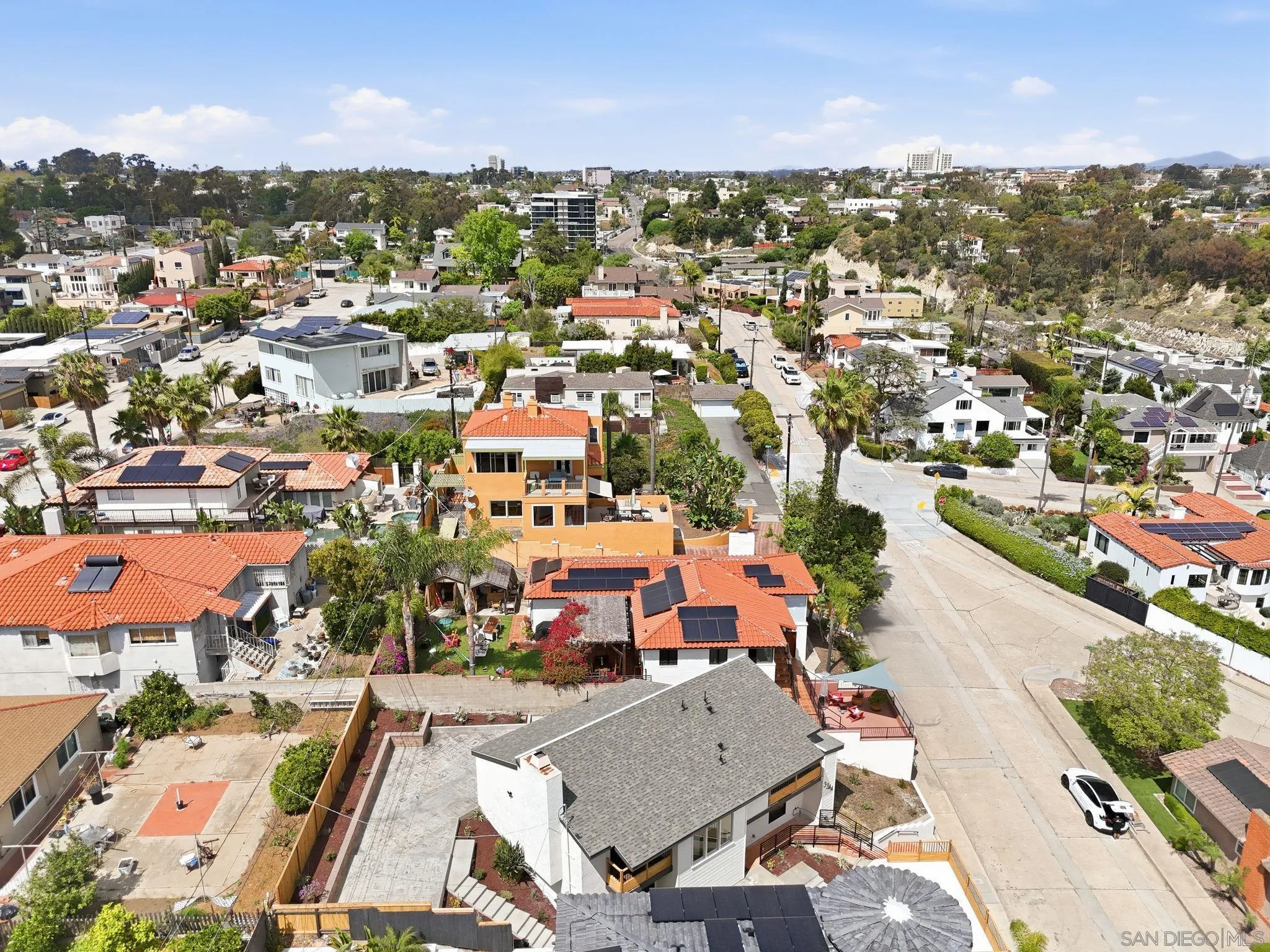 https://cdn.realtyfeed.com/cdn/127/260007747/256562b2a3badd217bec3ad75f8b4b56.webp