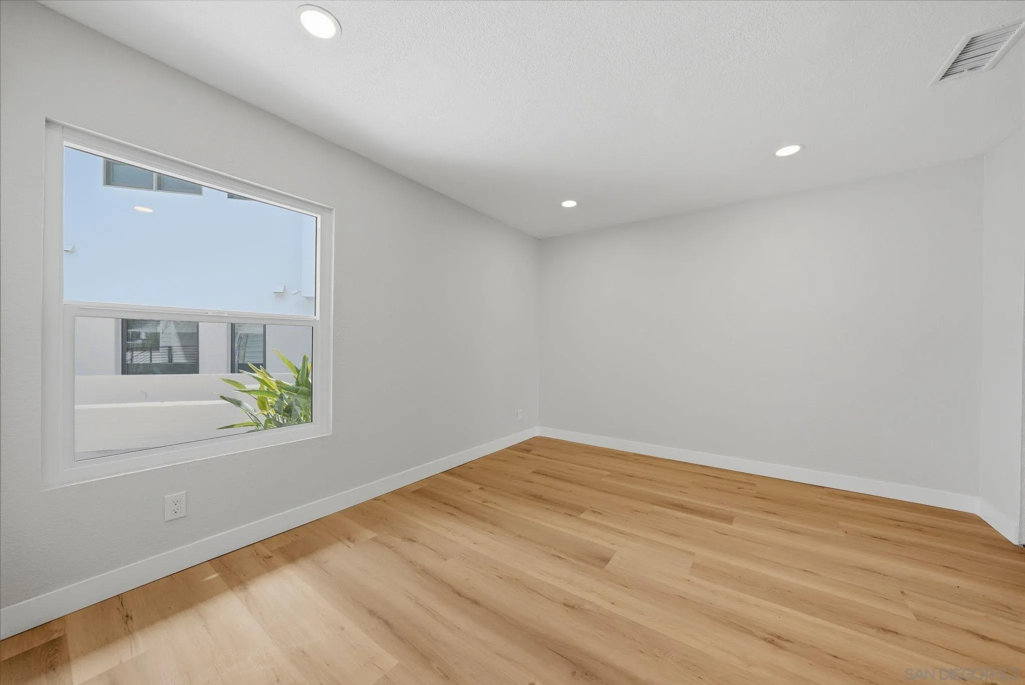 https://cdn.realtyfeed.com/cdn/127/260007747/75aa61df49e3ed9ad977d1457123def8.webp