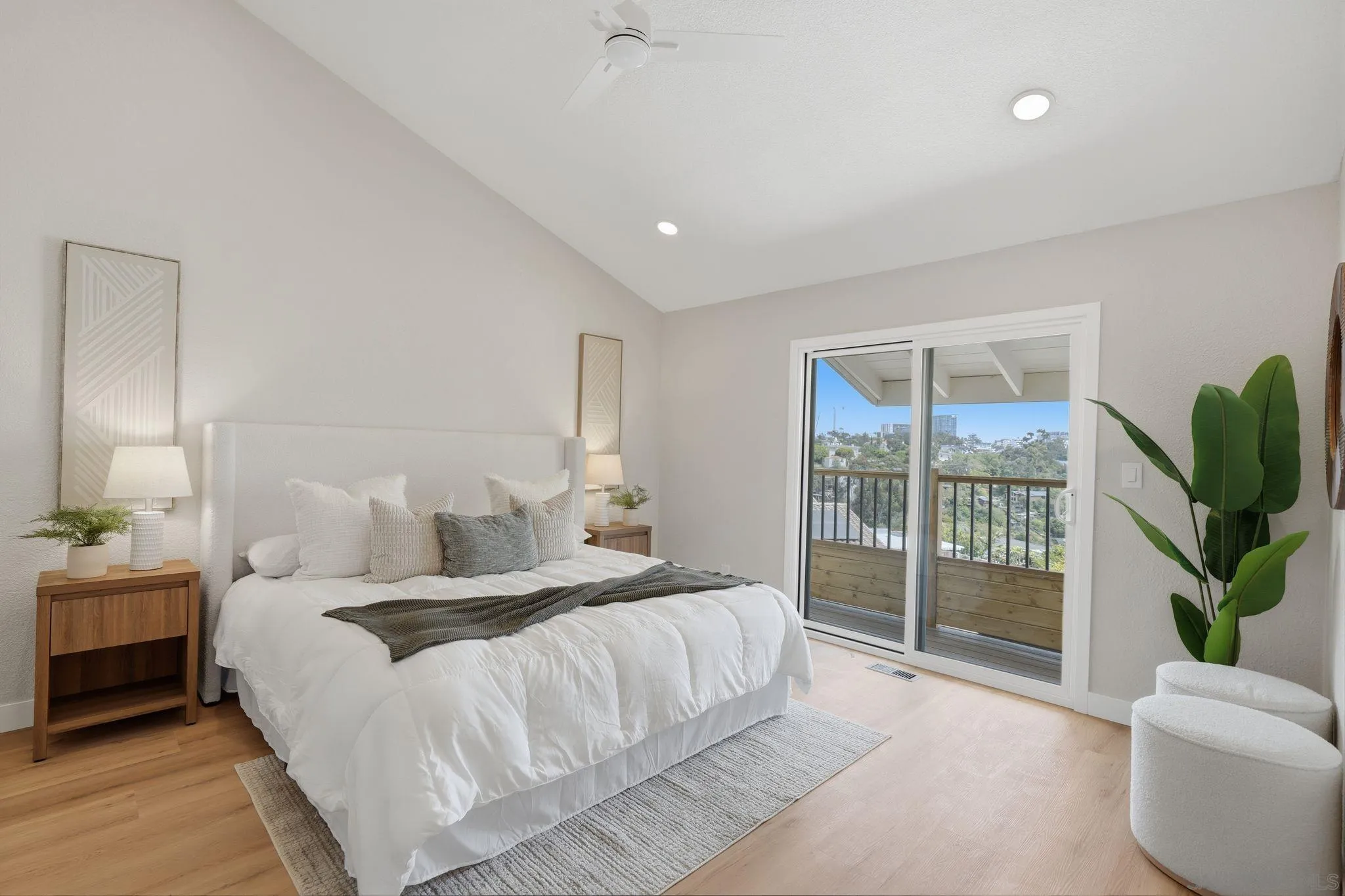 https://cdn.realtyfeed.com/cdn/127/260007747/bf60f380d89b852ba194f39080db69a8.webp