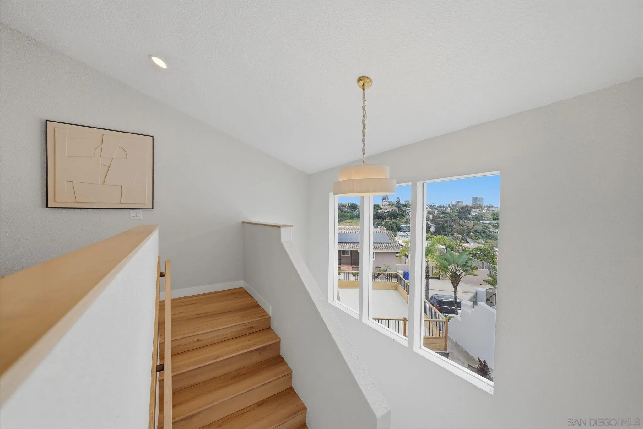 https://cdn.realtyfeed.com/cdn/127/260007747/d5e70afbd3343a9f84a789396f103803.webp