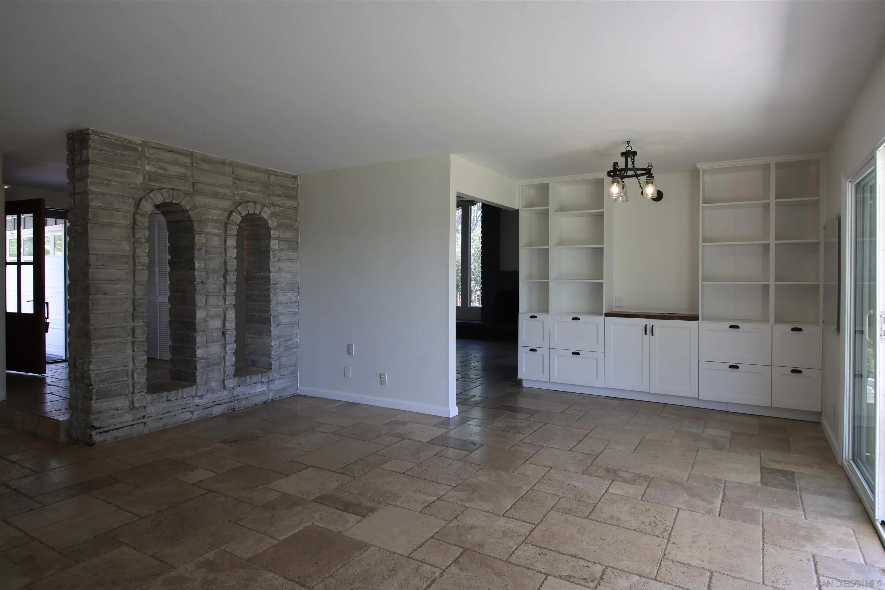 https://cdn.realtyfeed.com/cdn/127/260007749/2731bcfdfb13e3ae57aab806d150c2eb.webp