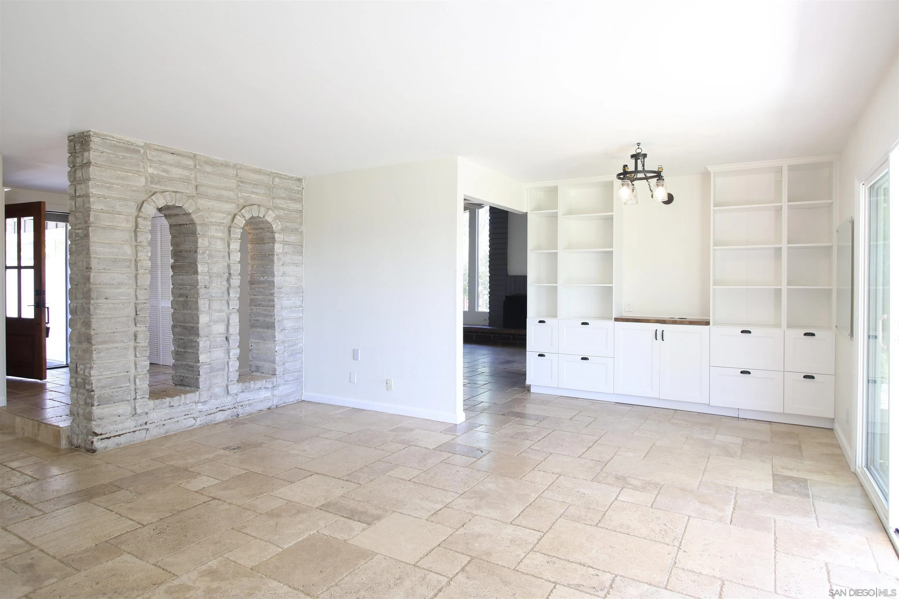 https://cdn.realtyfeed.com/cdn/127/260007749/ce3b7271280144d1c068169983dbf699.webp