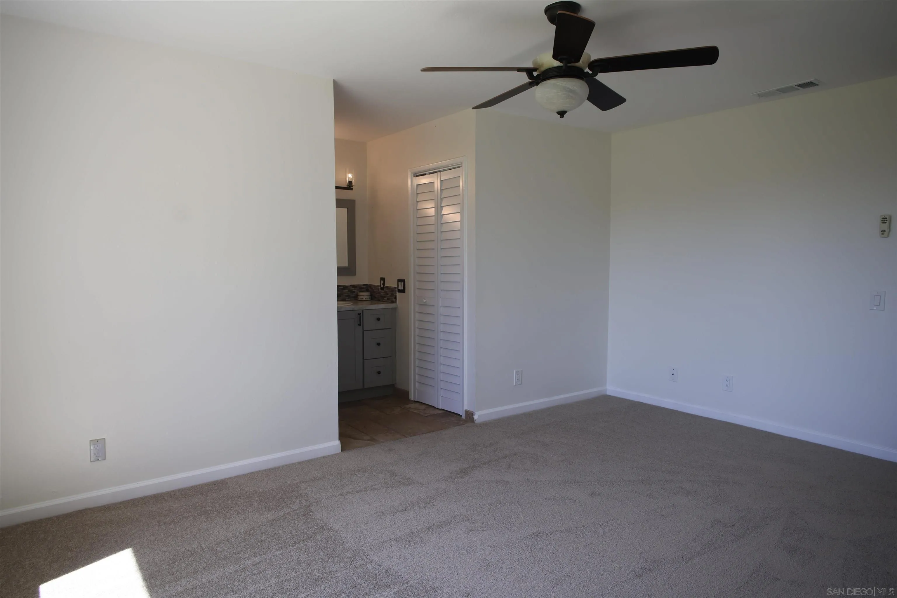 https://cdn.realtyfeed.com/cdn/127/260007749/e55ac035fe8e122d025a3a4272e23094.webp