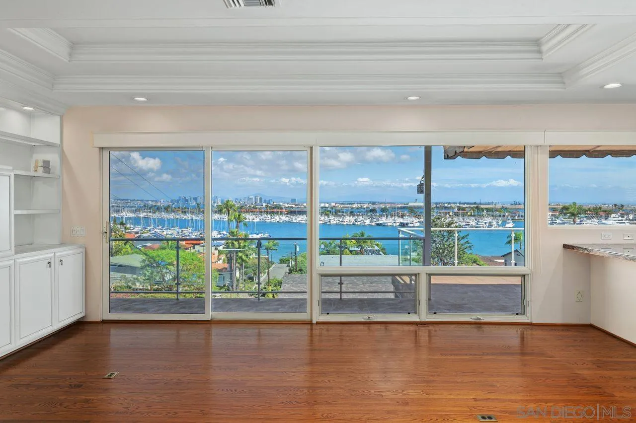 595 Rosecrans Street, San Diego, CA, 92106