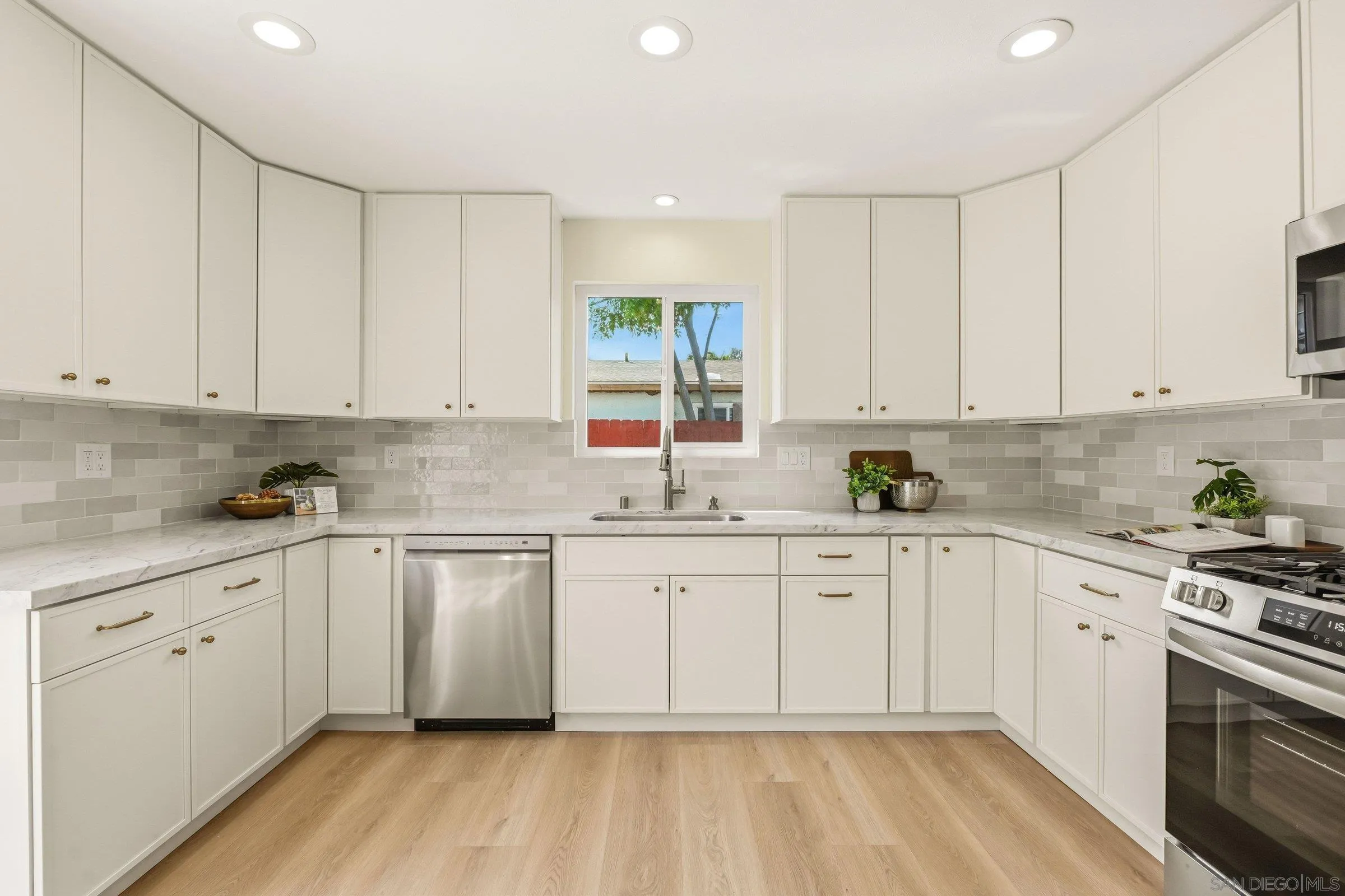 https://cdn.realtyfeed.com/cdn/127/260007766/77678b39a61bfaf2d34cea4d96e6f24a.webp