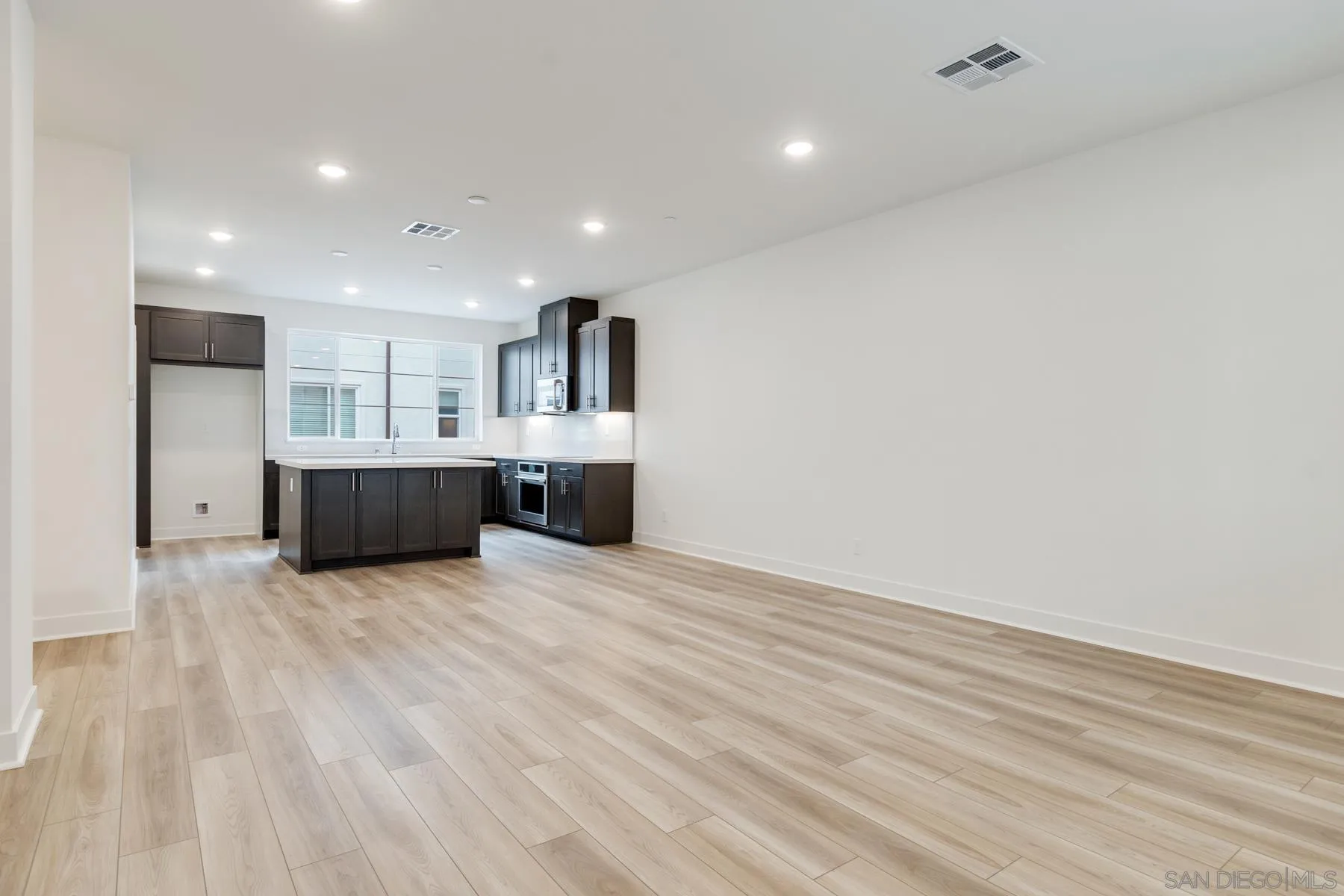 Photo #6: 260007775 Listing: Photo #6