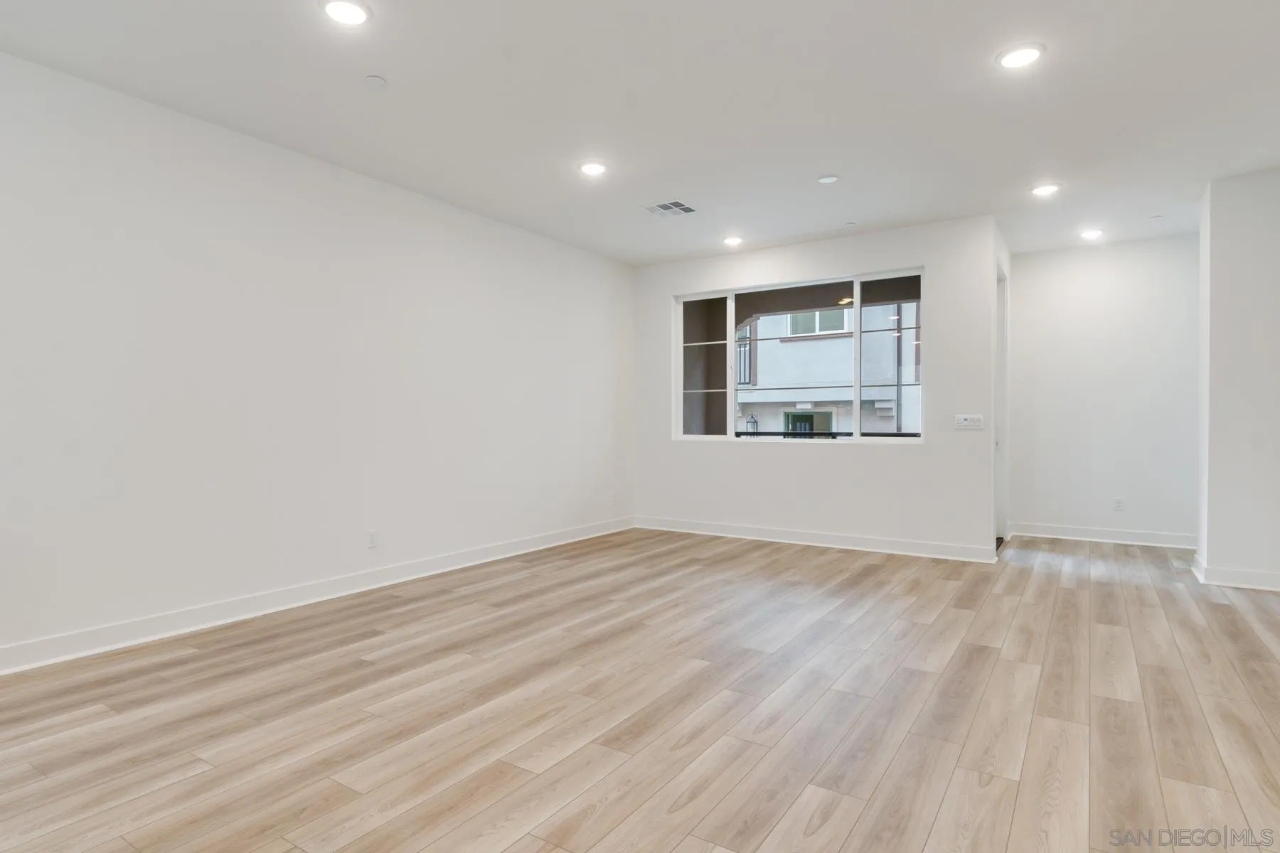 Photo #8: 260007775 Listing: Photo #8