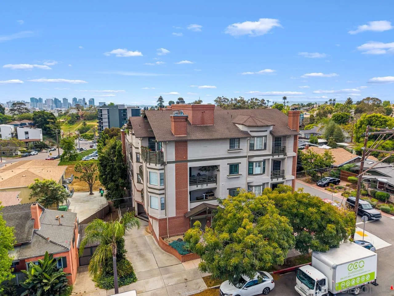 https://cdn.realtyfeed.com/cdn/127/260007777/30c71ecc2fa0c3e51518999027ed854a.webp