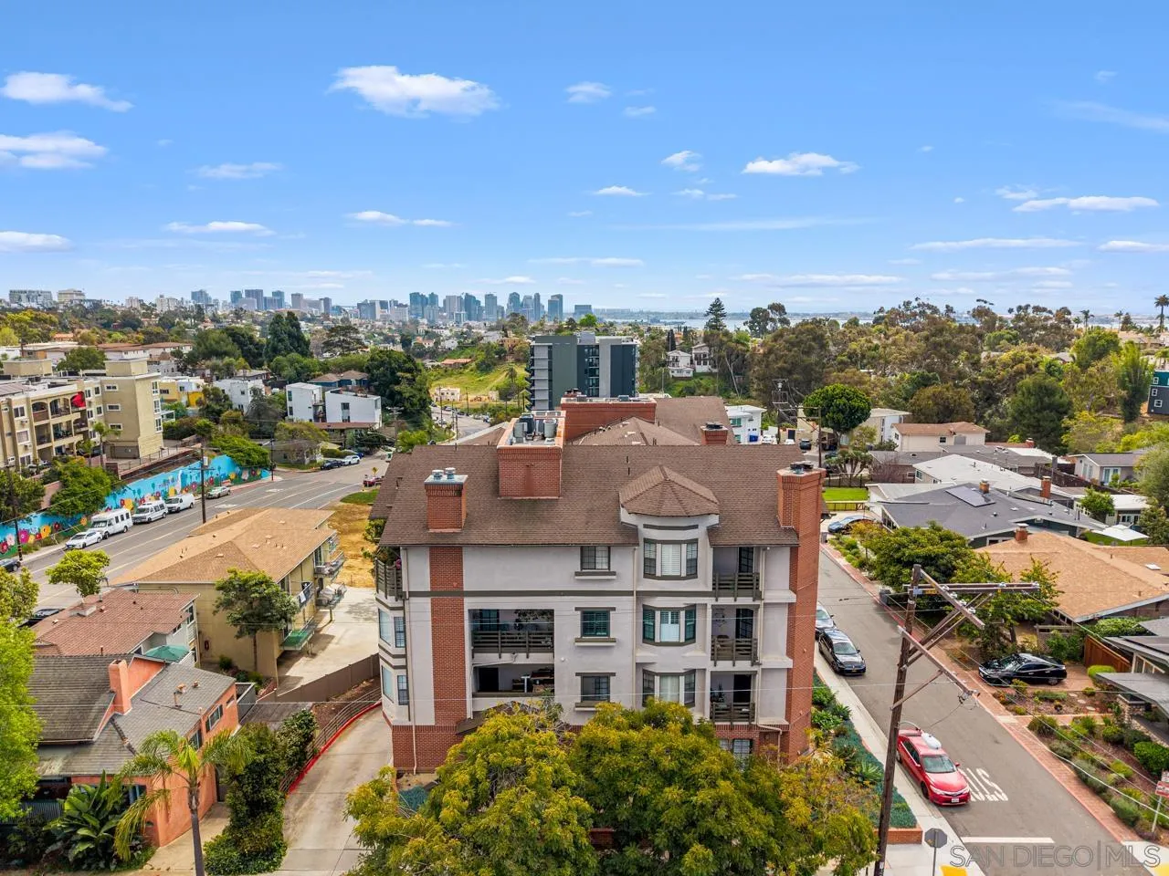 https://cdn.realtyfeed.com/cdn/127/260007777/3a0d1c044da02f2367f395b5ca95e37f.webp