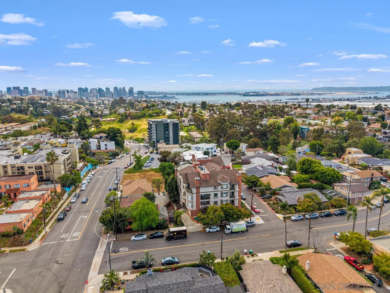 https://cdn.realtyfeed.com/cdn/127/260007777/8ff843bffee48b3bd617536c9e300ab4.webp