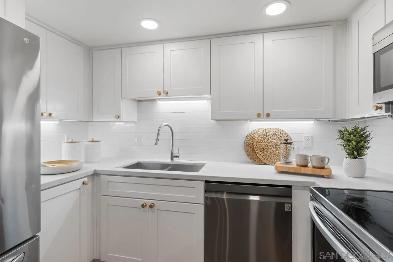 https://cdn.realtyfeed.com/cdn/127/260007777/92b768adc2289907291d46755e4c2860.webp