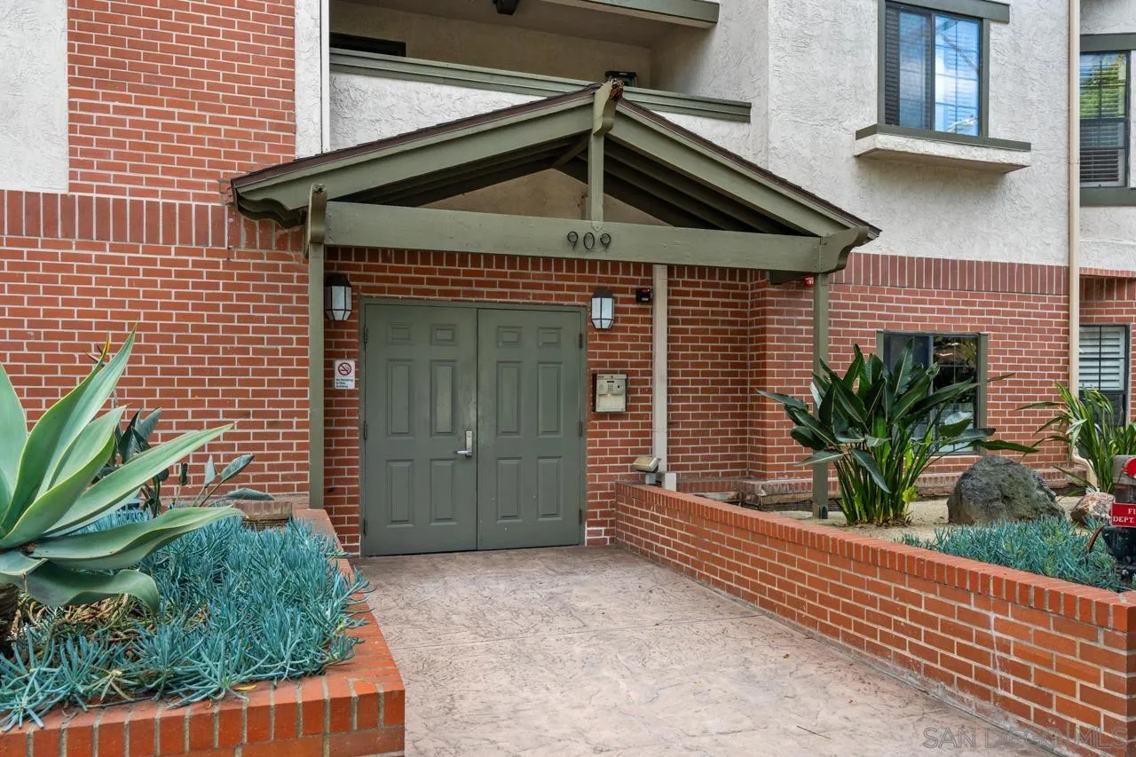 https://cdn.realtyfeed.com/cdn/127/260007777/92b8507f29b535bc48ff3ebbf14288d8.webp