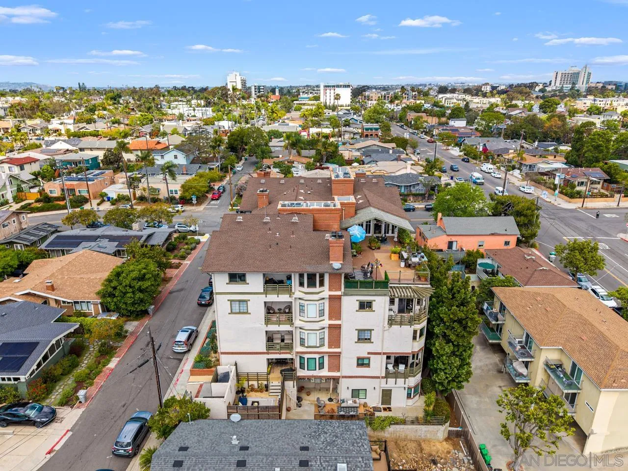 https://cdn.realtyfeed.com/cdn/127/260007777/d4d5c89b0419f579343d39f8c0be5a84.webp