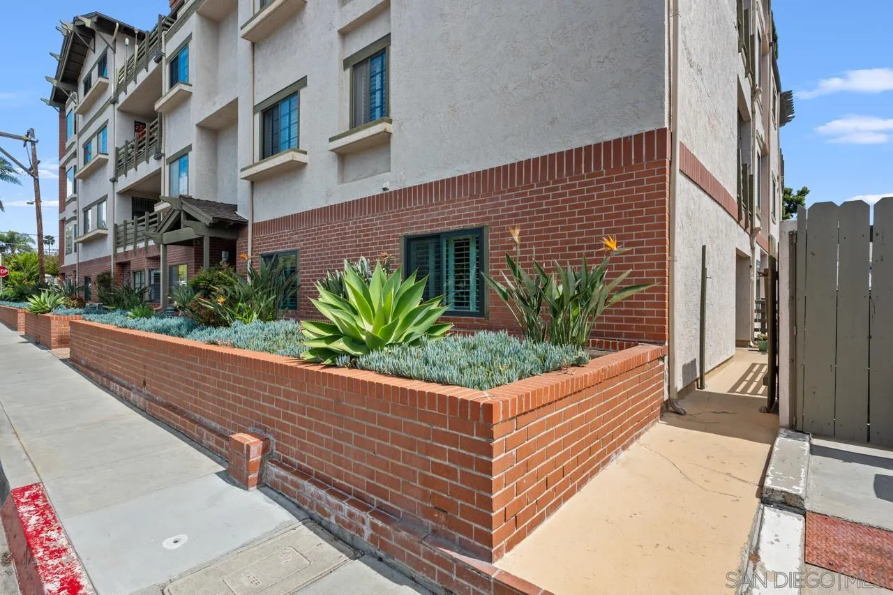 https://cdn.realtyfeed.com/cdn/127/260007777/dc179b9acdbfaac7283754ca196e19b4.webp