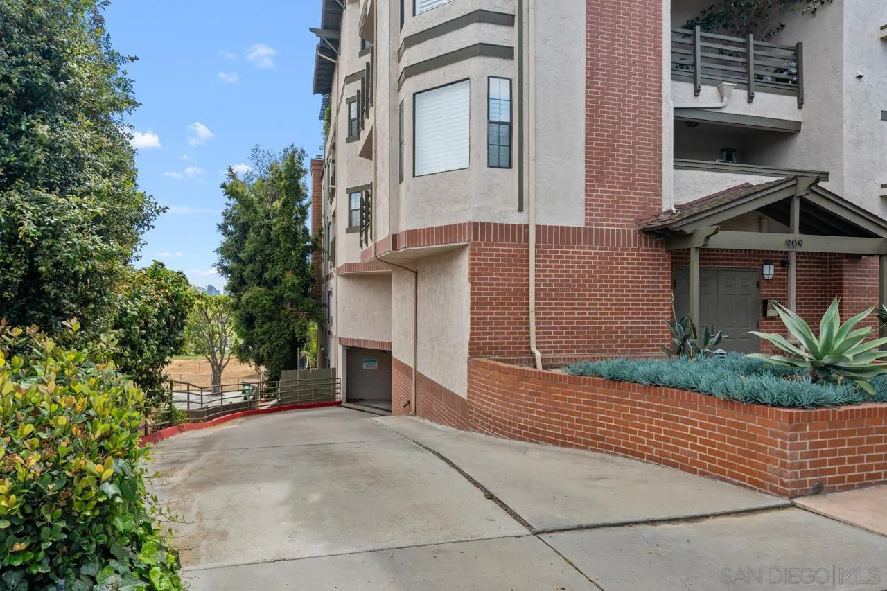 https://cdn.realtyfeed.com/cdn/127/260007777/ebd5803bdf0bfab465cba85e7db34b72.webp