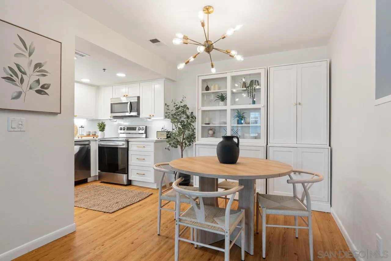 https://cdn.realtyfeed.com/cdn/127/260007777/fbe681ed6e4baf8f988352e064c5b966.webp