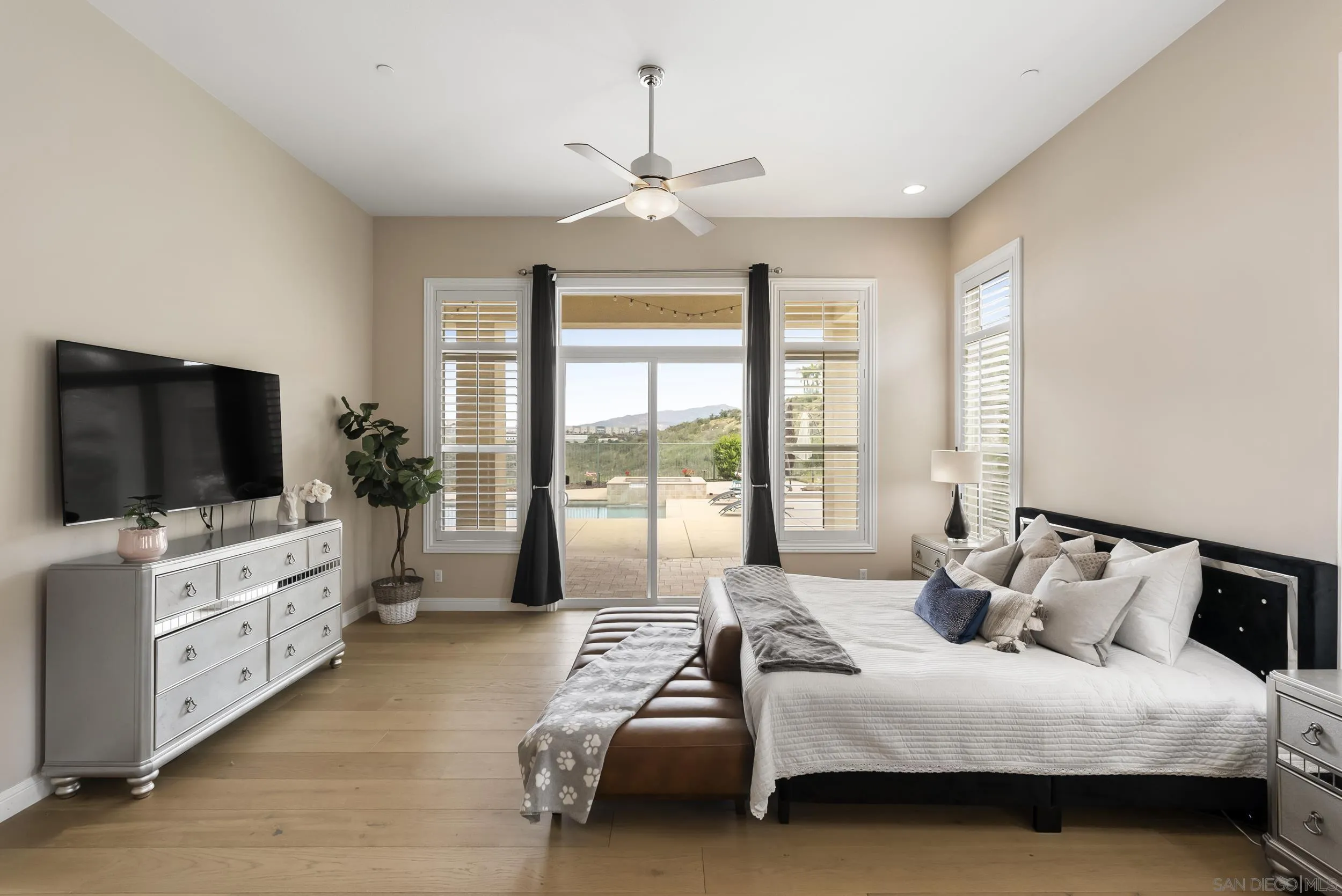 https://cdn.realtyfeed.com/cdn/127/260007781/1fc06da9940a42fe8cde506e55ccdf41.webp